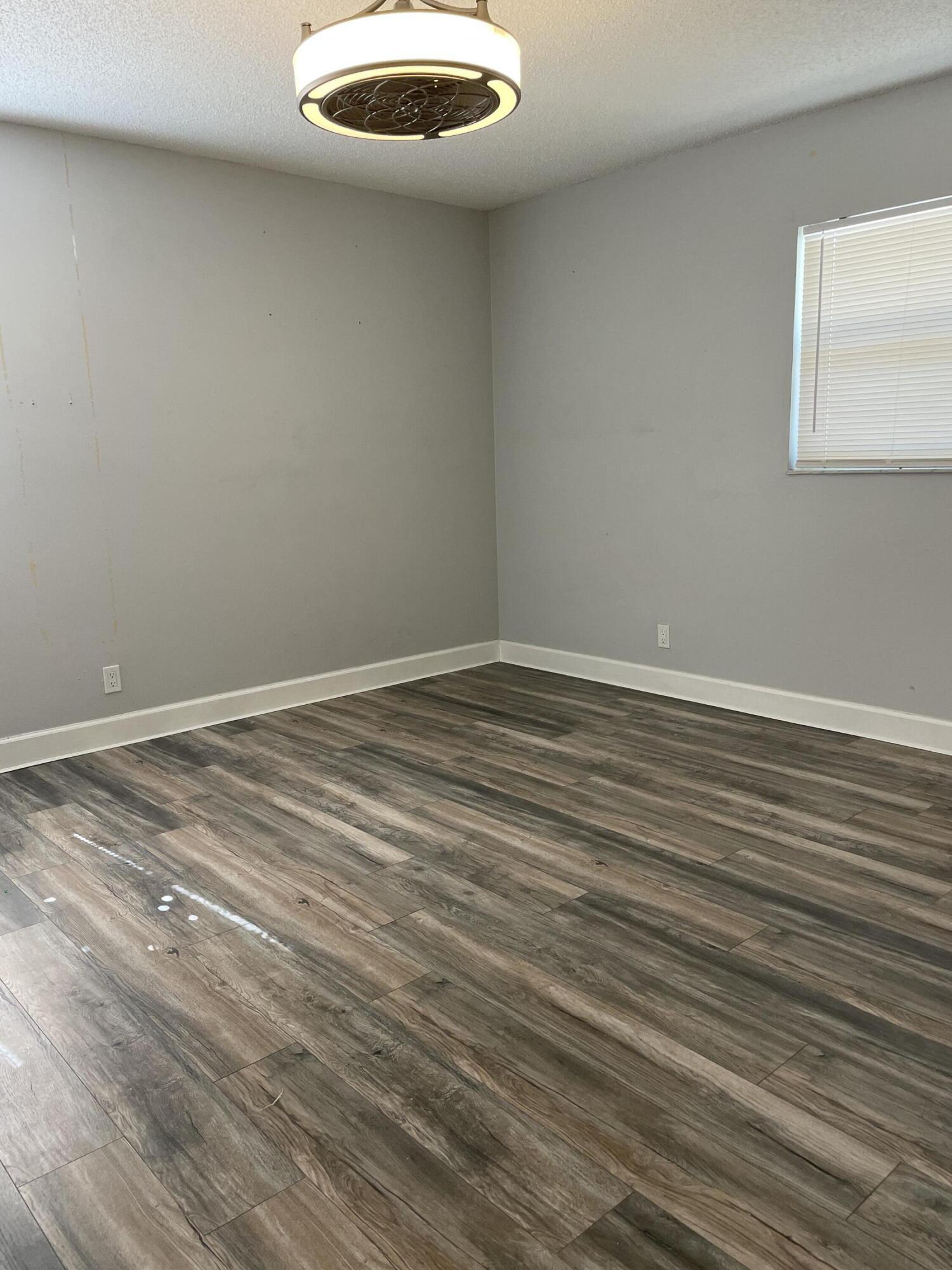 9037 Se Hobe Ridge Avenue Property Photo 8