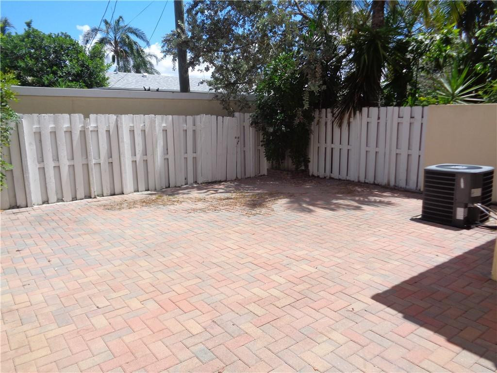 11379 Nw 34th Place Property Photo 14