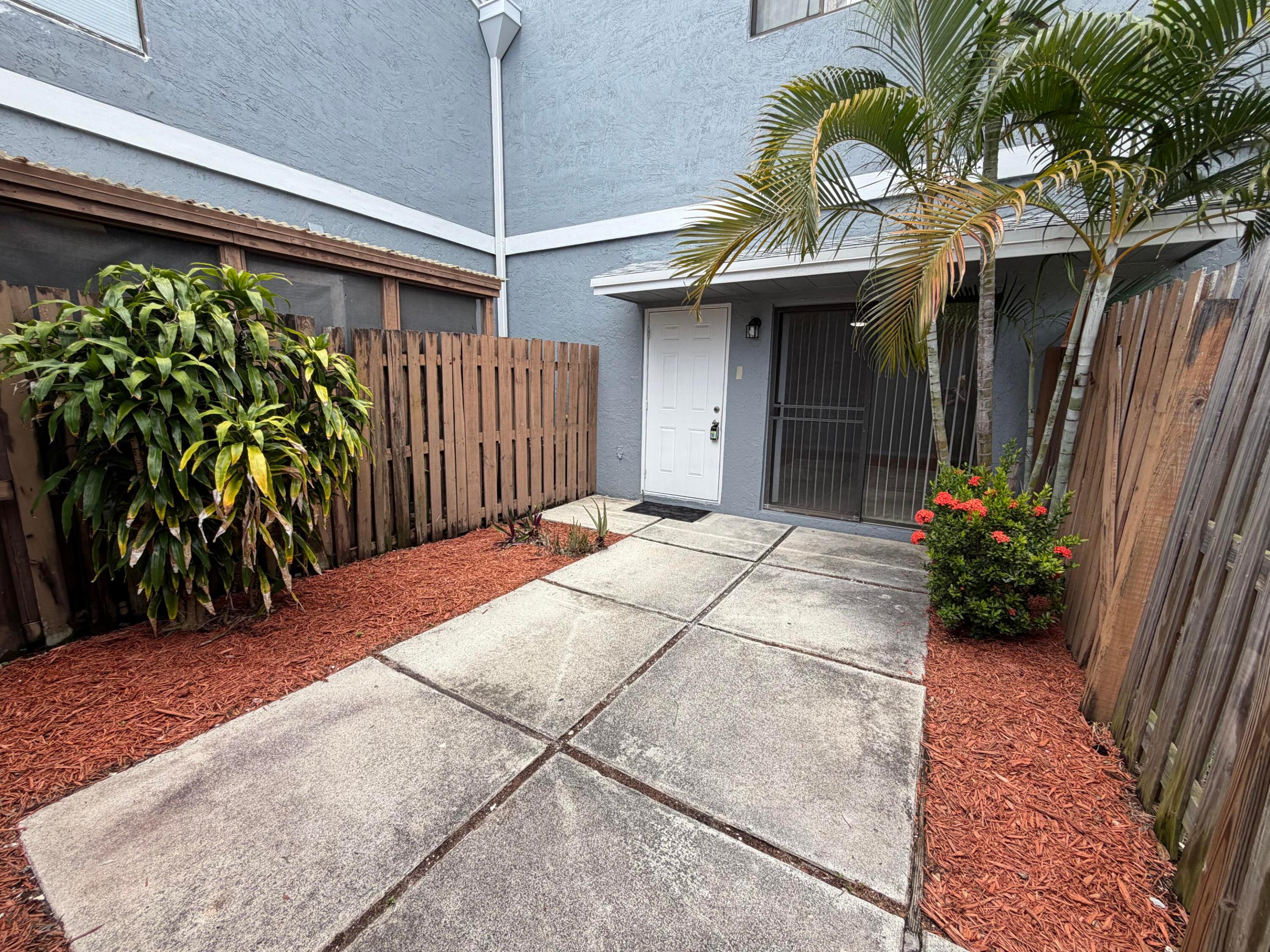 30 CROSSINGS Circle A Property Photo 1