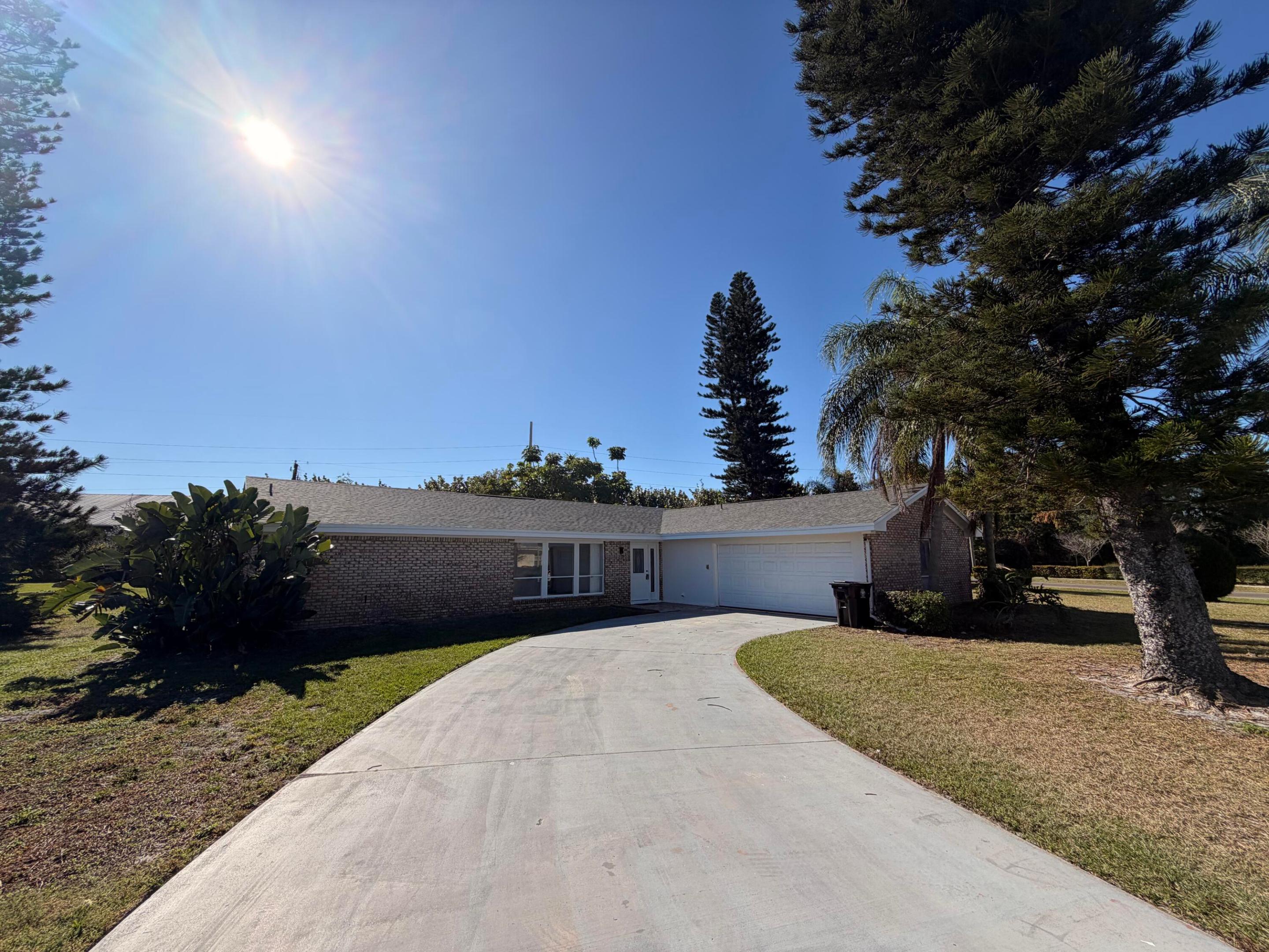 1902 SE GENA Road Property Photo 1