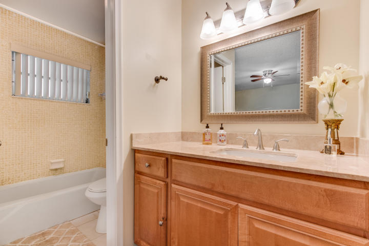 797 North Drive C Property Photo 11