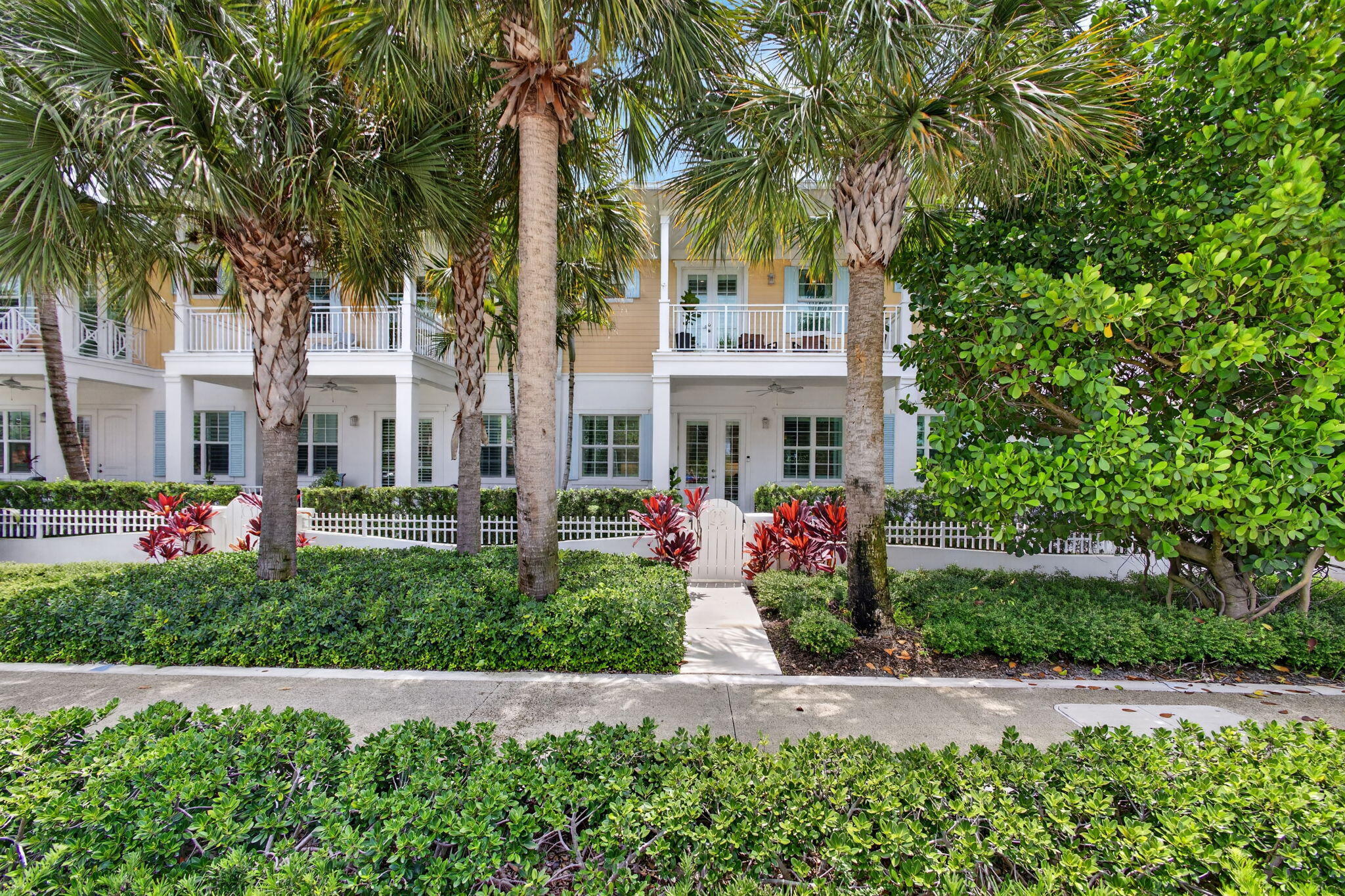 131 INLET WATERS Circle Property Photo 1