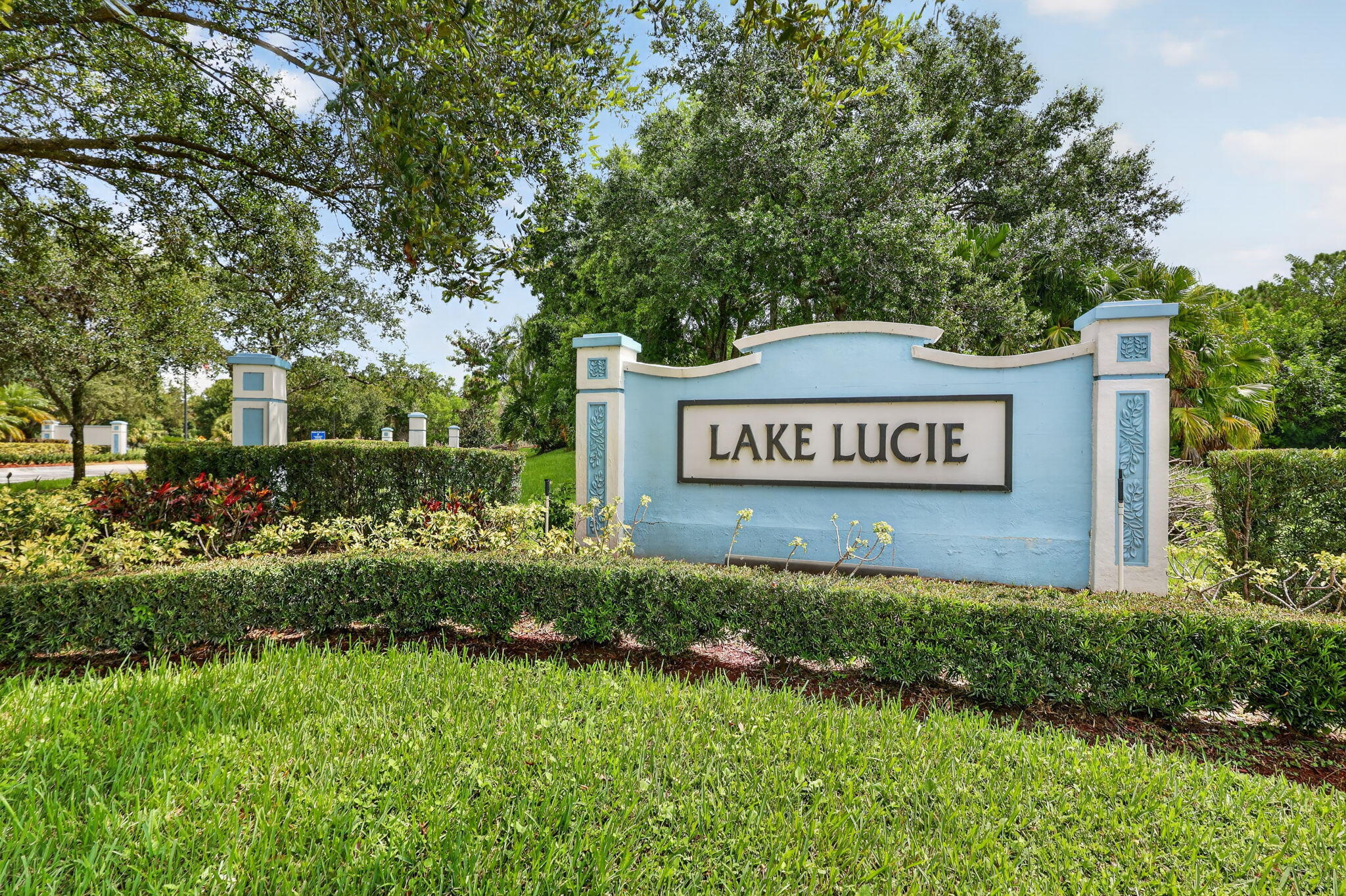 8295 Sandpine Circle Property Photo 1