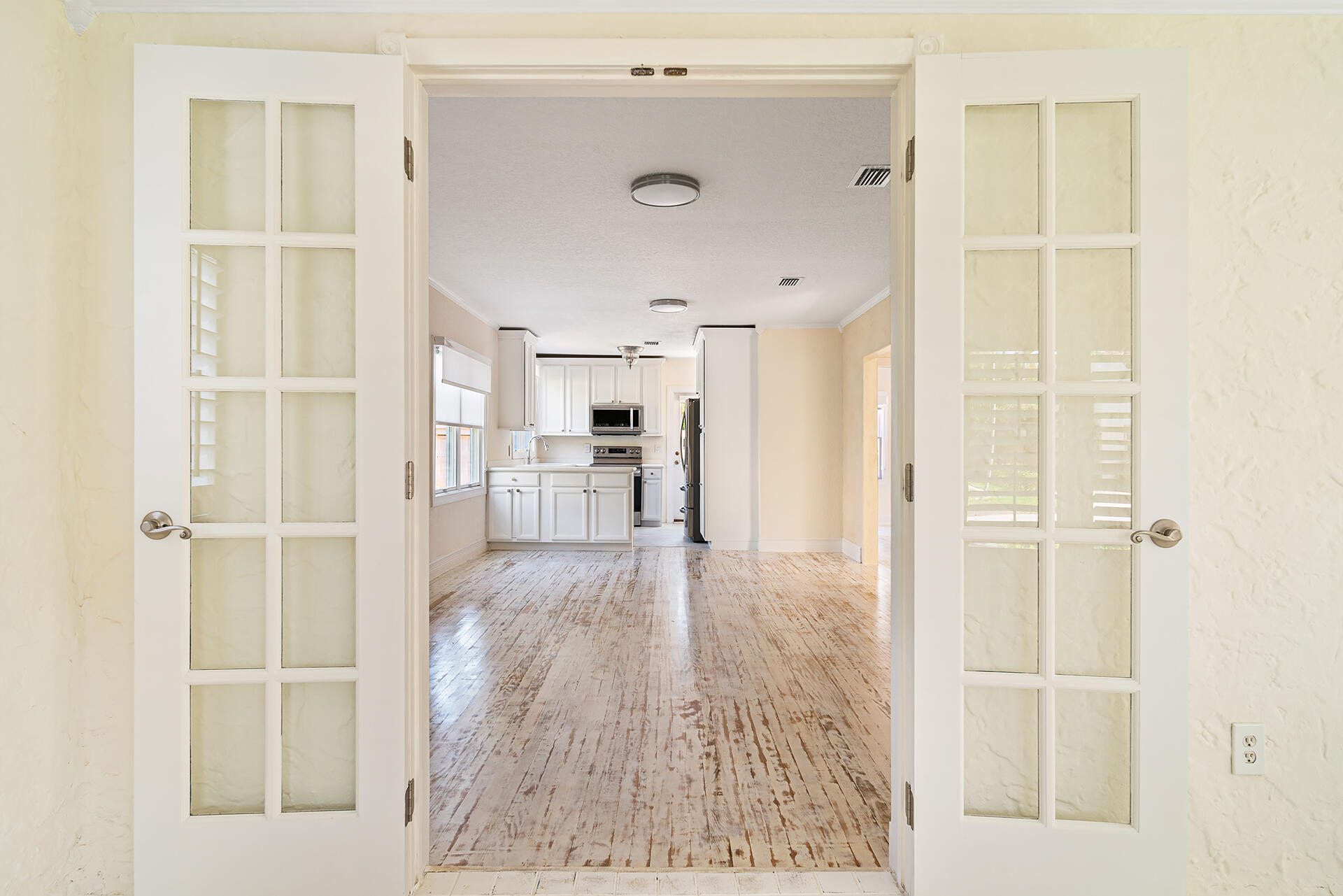 813 Avon Road Property Photo 6