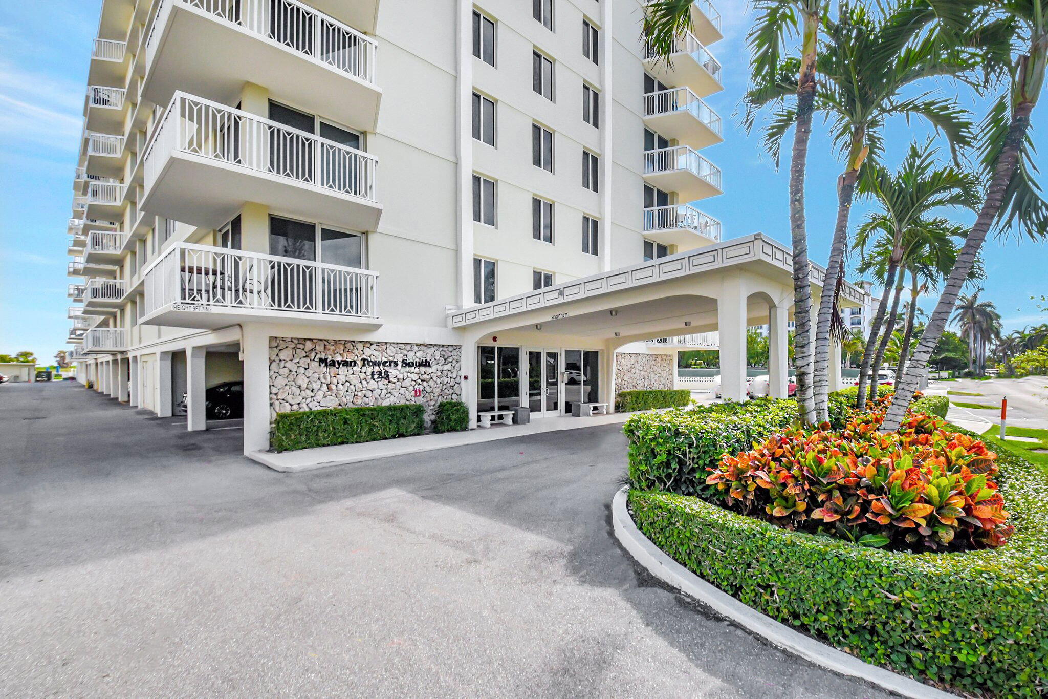 125 S Ocean Avenue 211 Property Photo 4