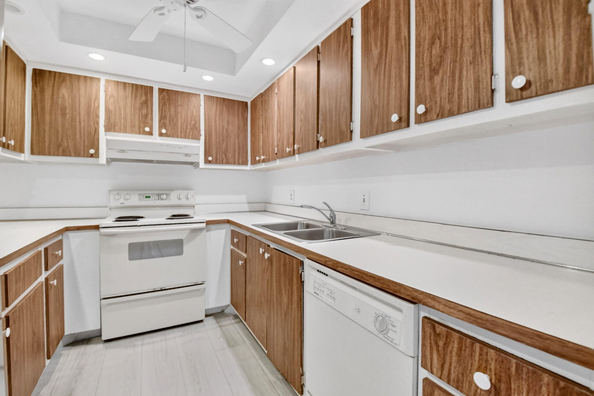 125 S Ocean Avenue 211 Property Photo 16