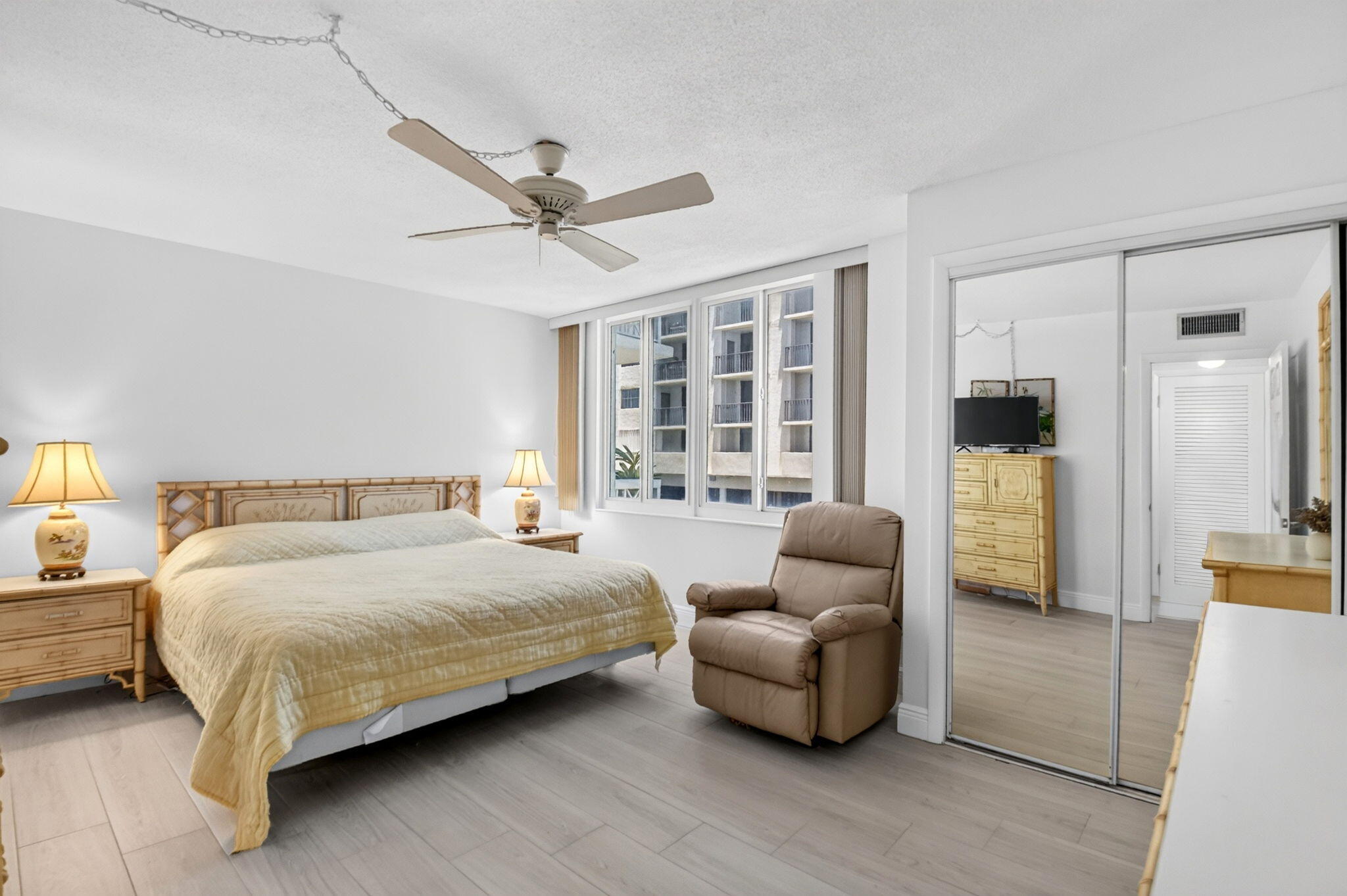 125 S Ocean Avenue 211 Property Photo 25