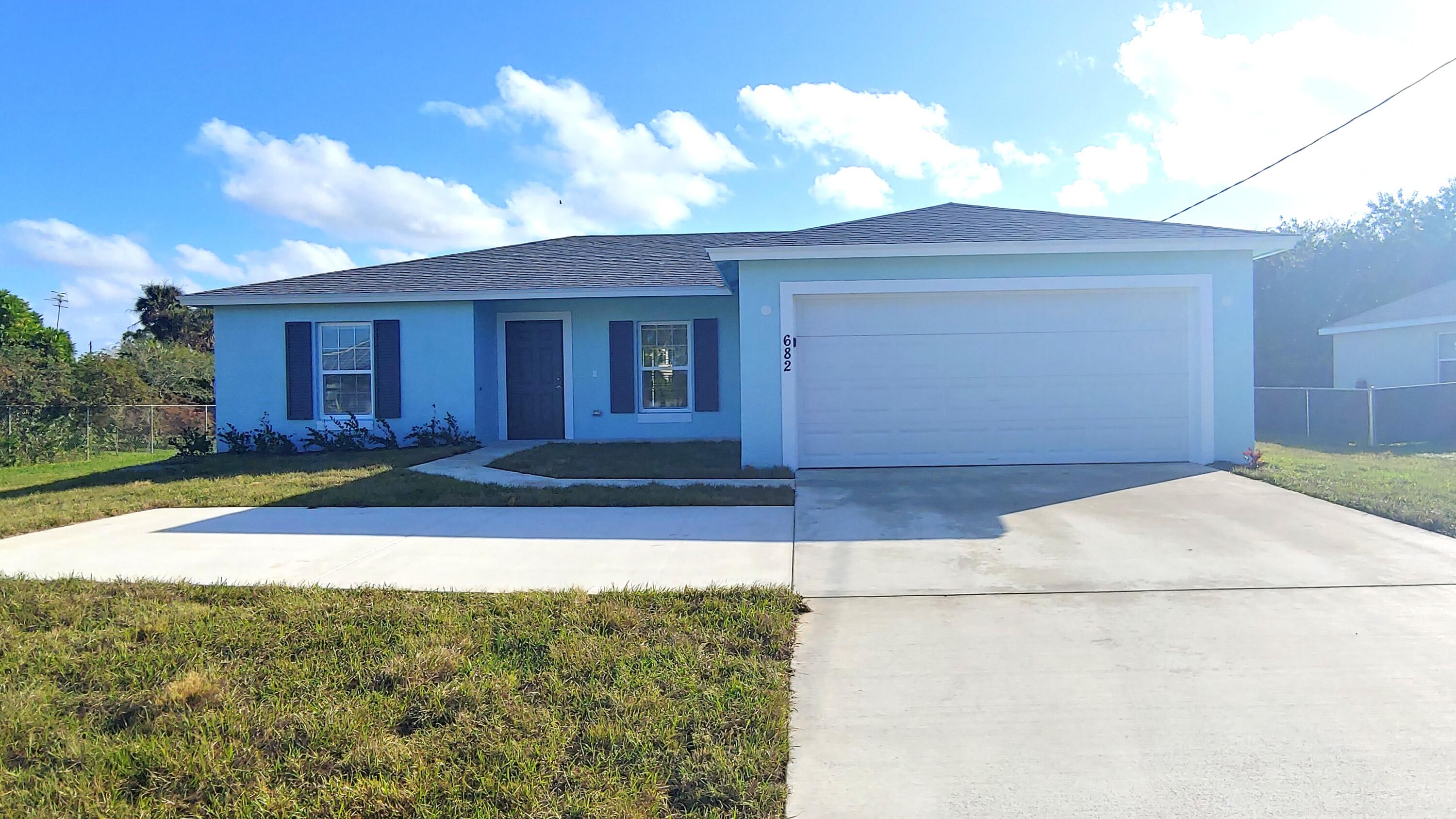 682 SW PAAR Drive Property Photo 1