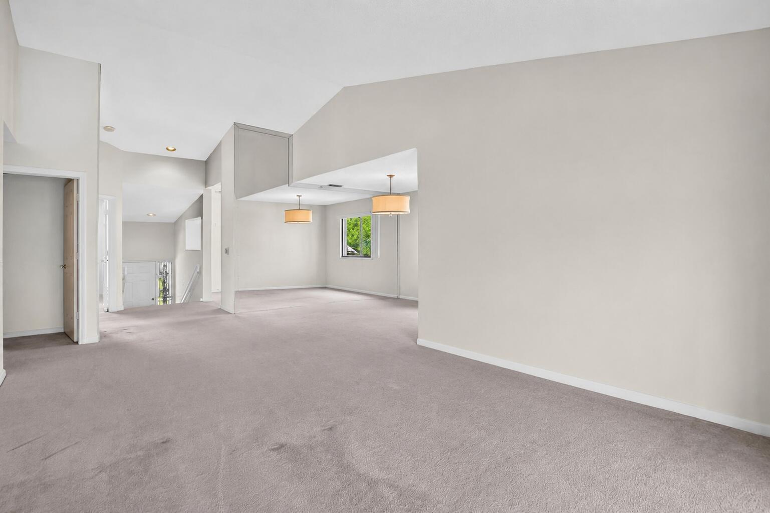 5751 Coach House Circle E Property Photo 5