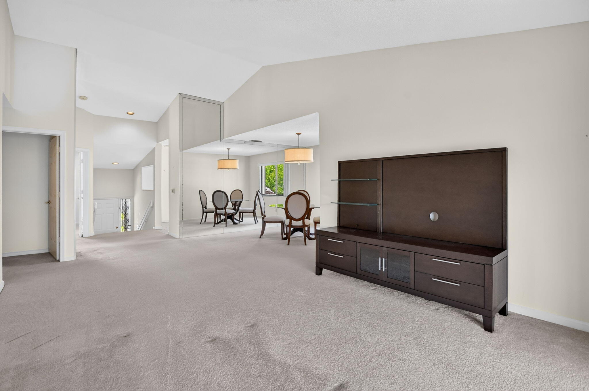 5751 Coach House Circle E Property Photo 7