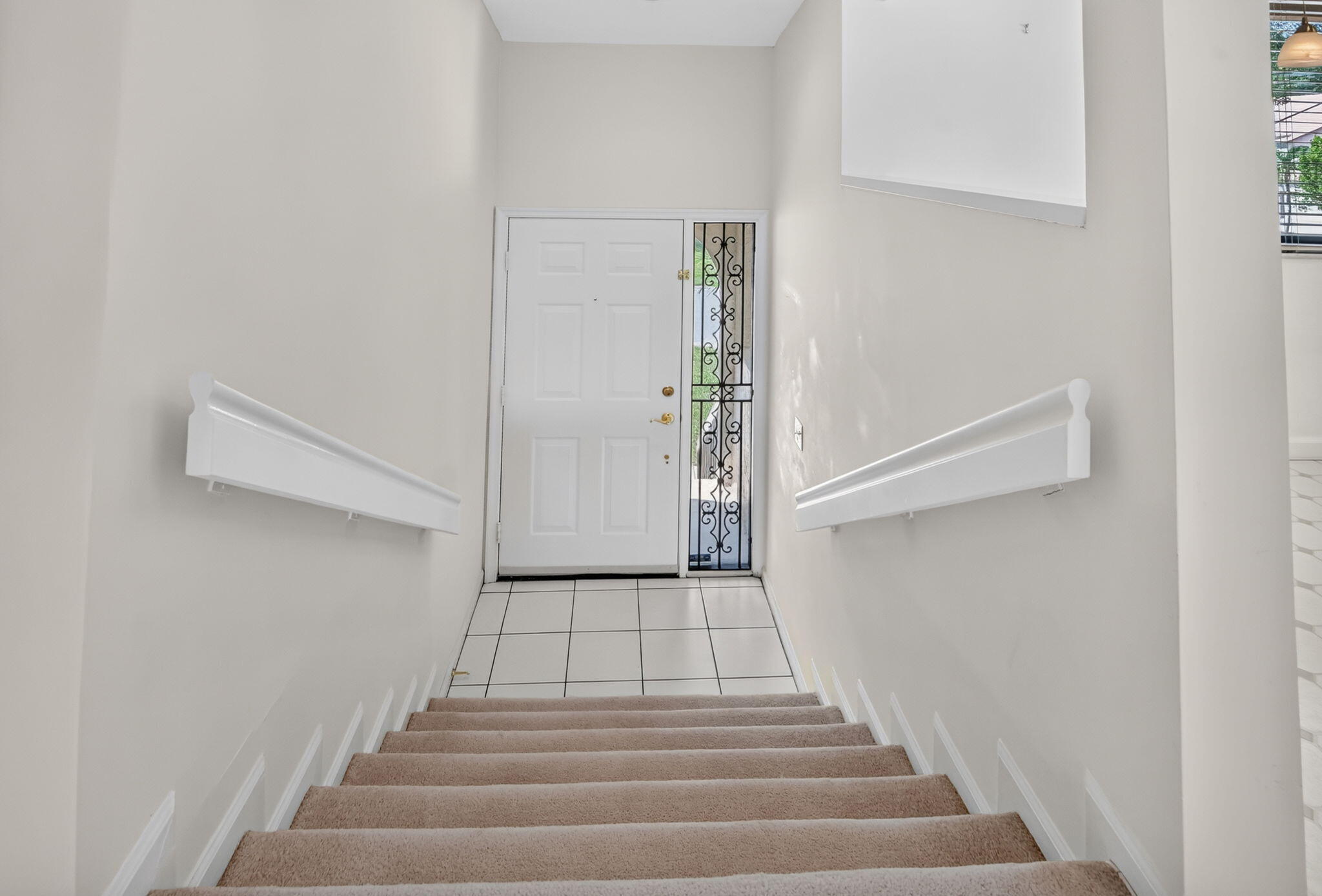 5751 Coach House Circle E Property Photo 8