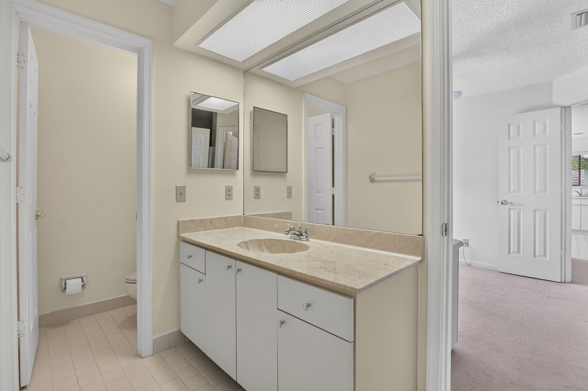 5751 Coach House Circle E Property Photo 19