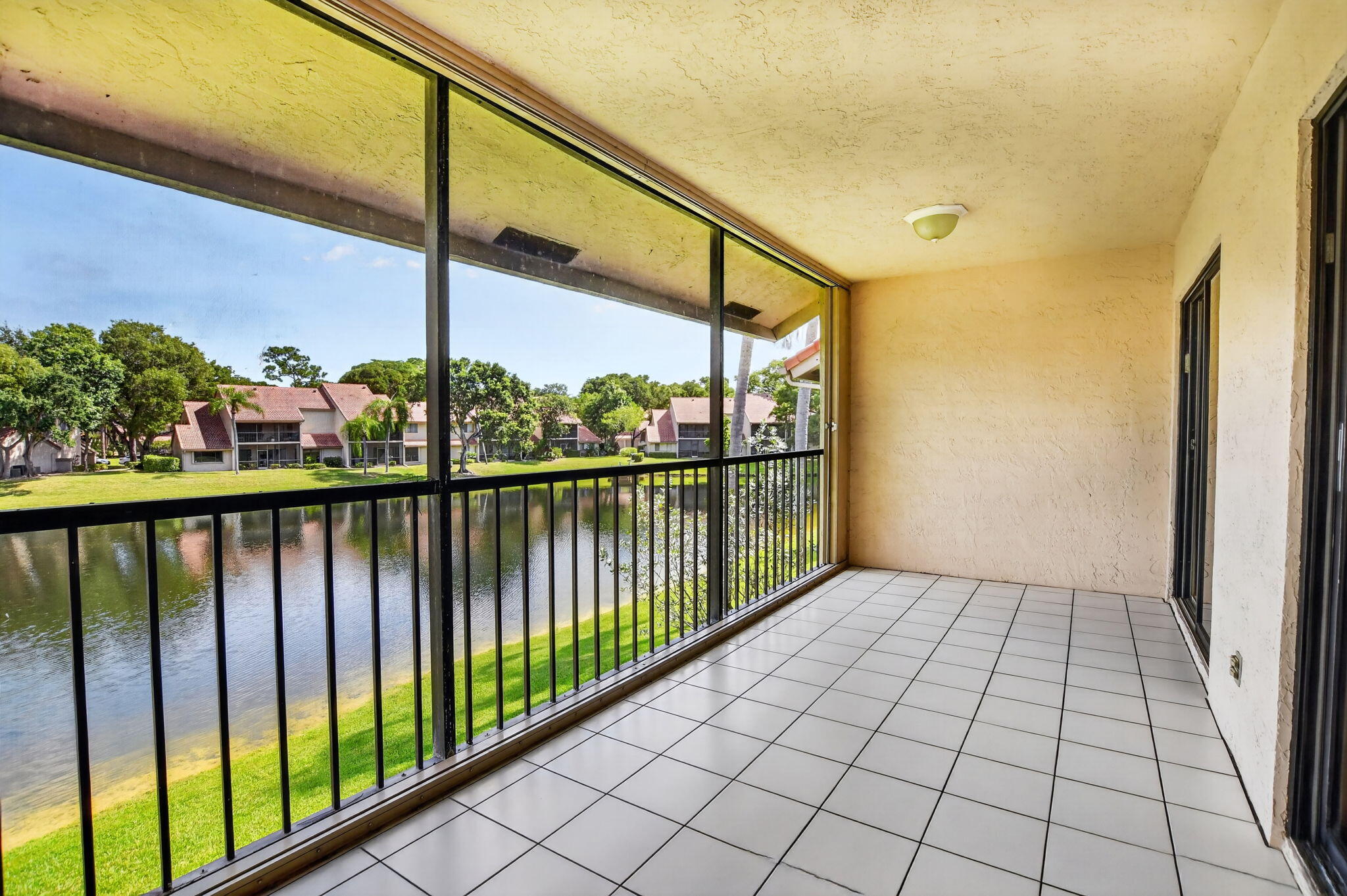 5751 Coach House Circle E Property Photo 26