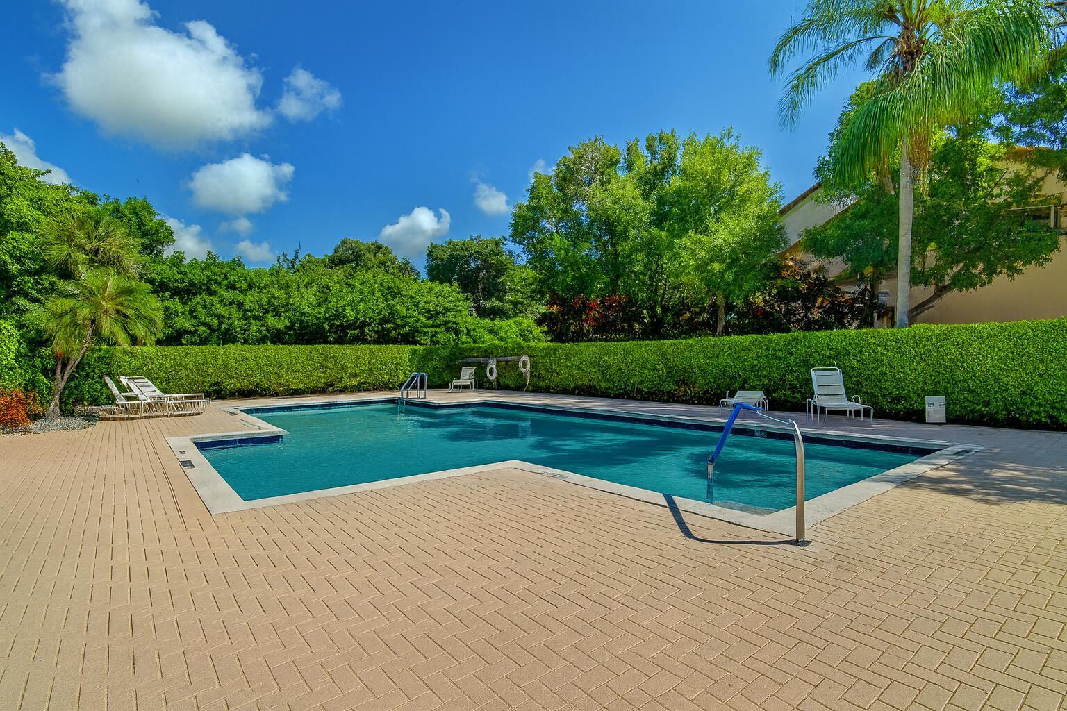 5751 Coach House Circle E Property Photo 40