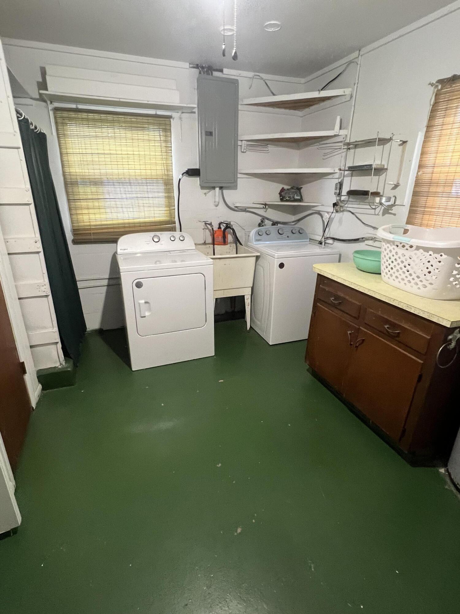 1622 Ne Maureen Court Property Photo 3