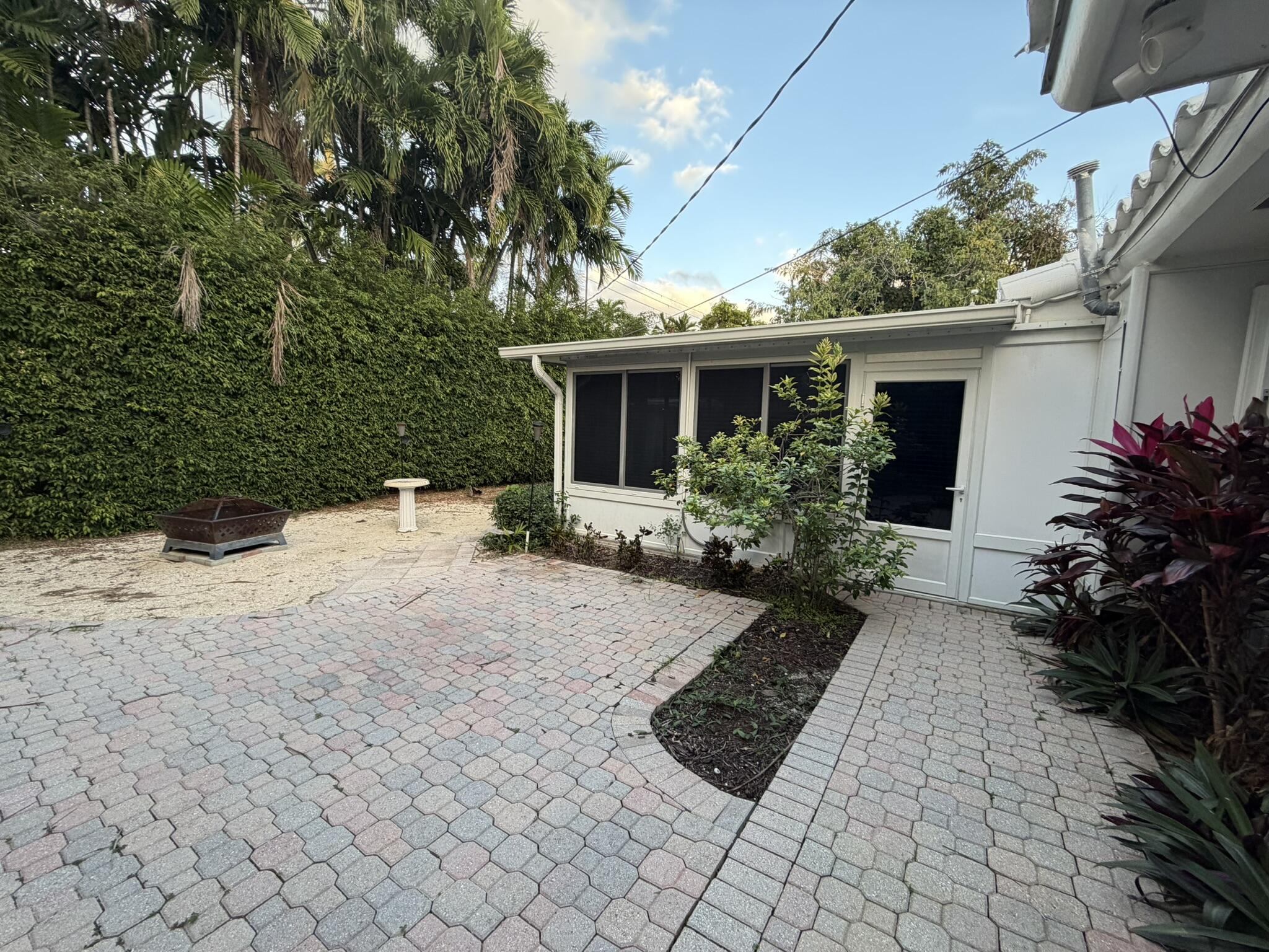 1049 Van Buren Street Property Photo 22