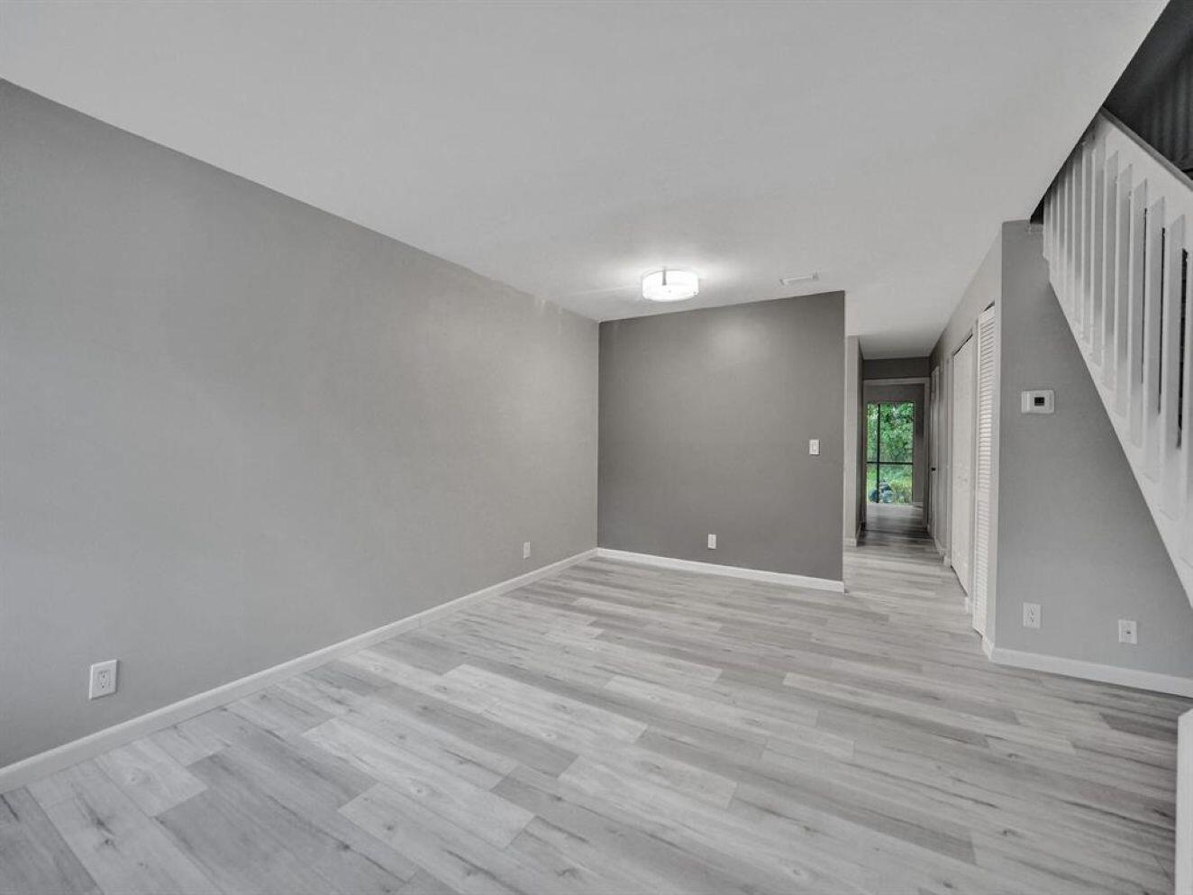 9845 Riverside Drive 8-28 Property Photo 5