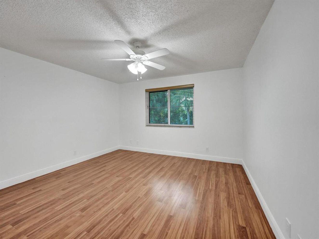9845 Riverside Drive 8-28 Property Photo 17