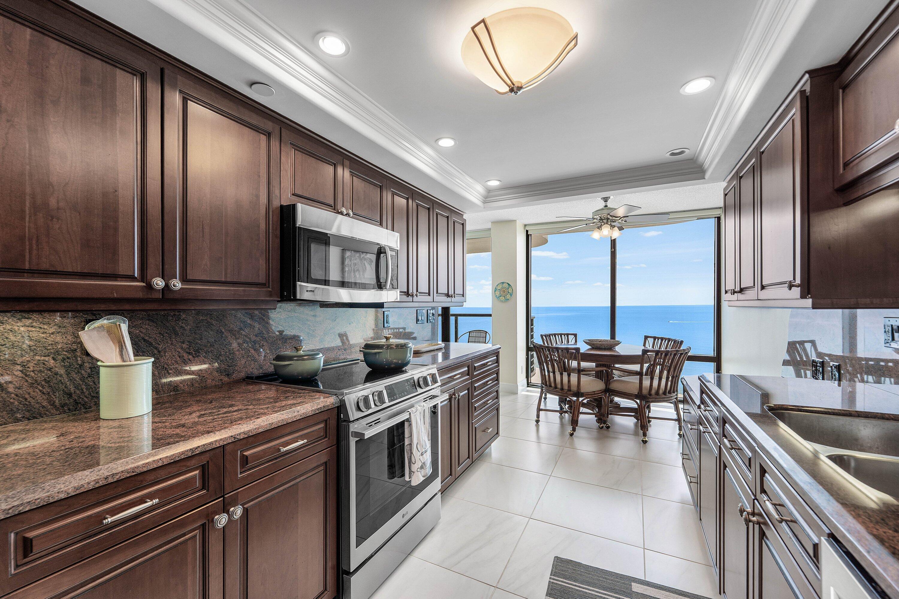 250 S Ocean Boulevard 8f Property Photo 16