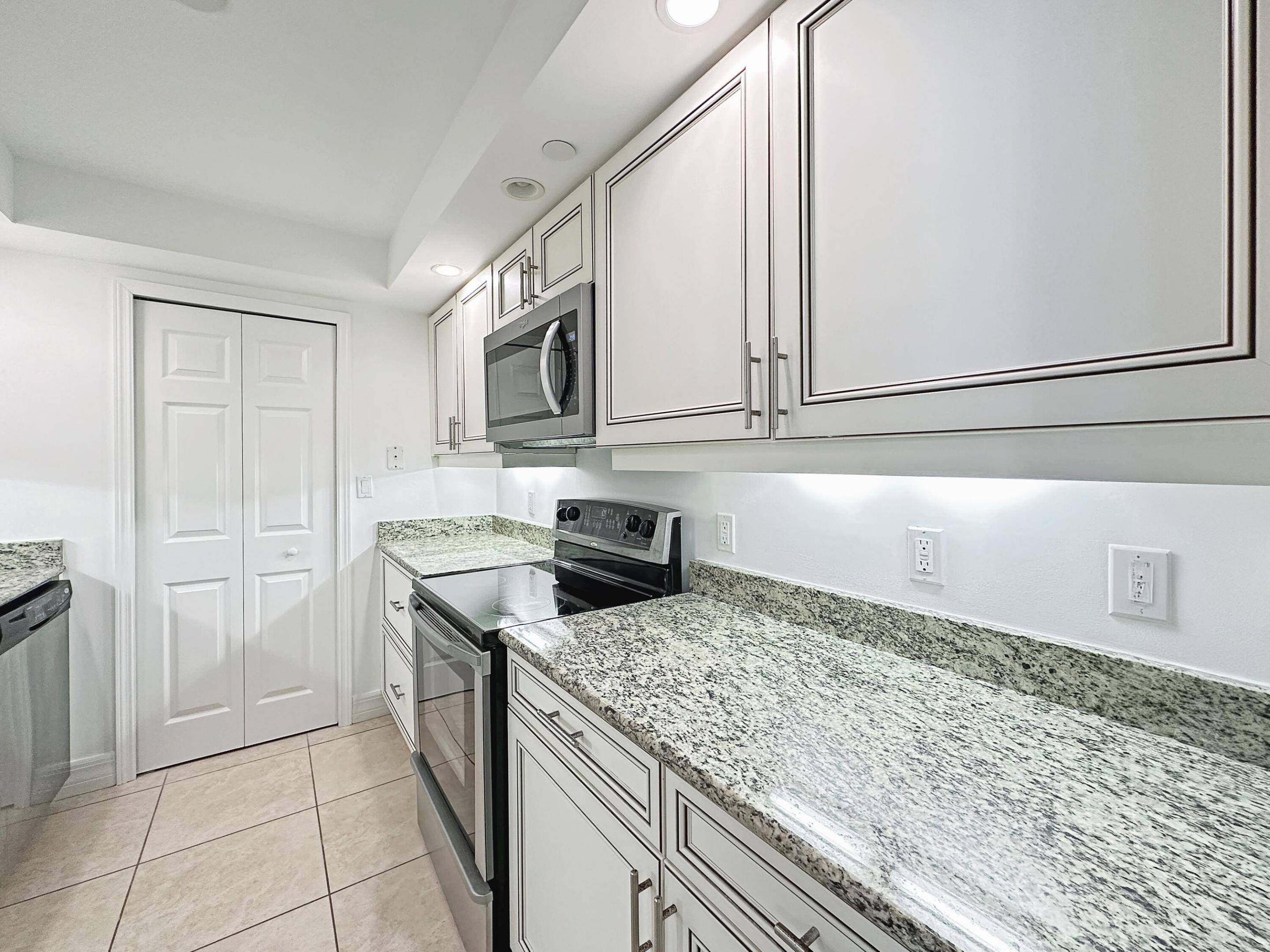 3000 N Ocean Drive 19-b Property Photo 6