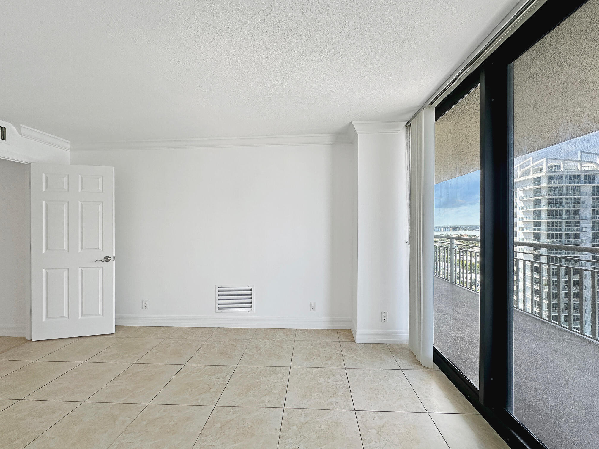 3000 N Ocean Drive 19-b Property Photo 11