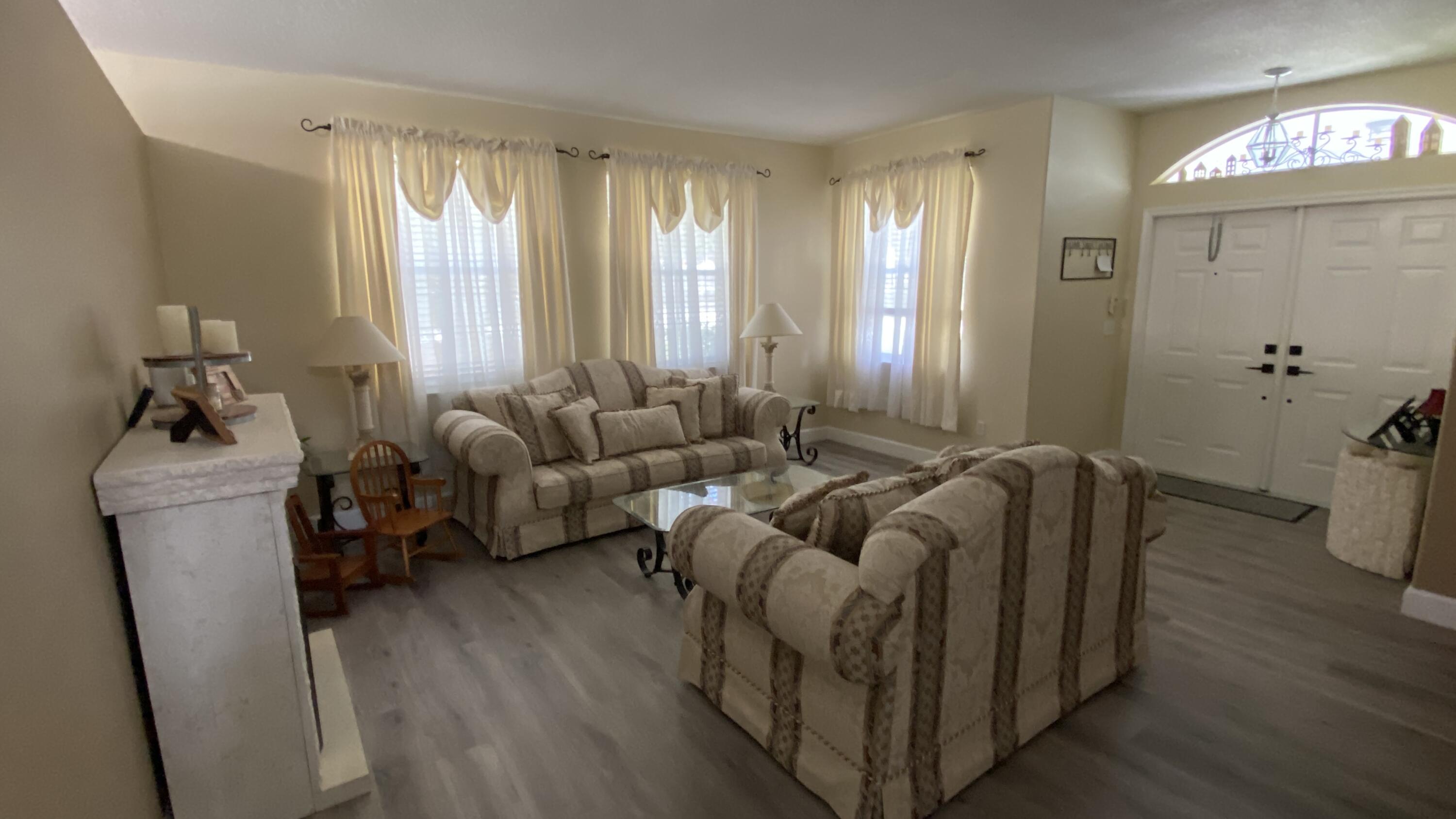 7650 Oak Grove Circle Property Photo 8