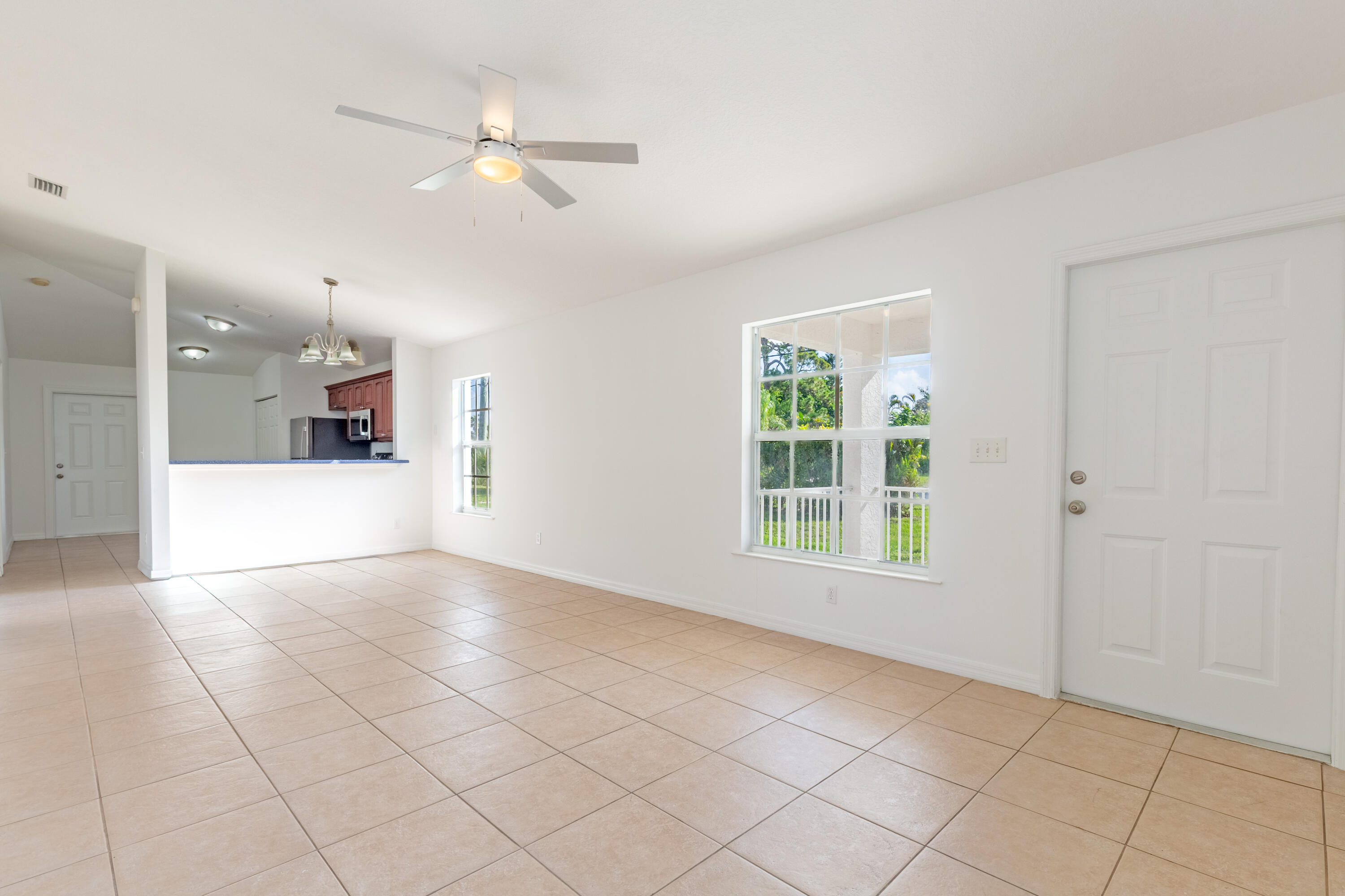 5060 Se Ebbtide Avenue Property Photo 6