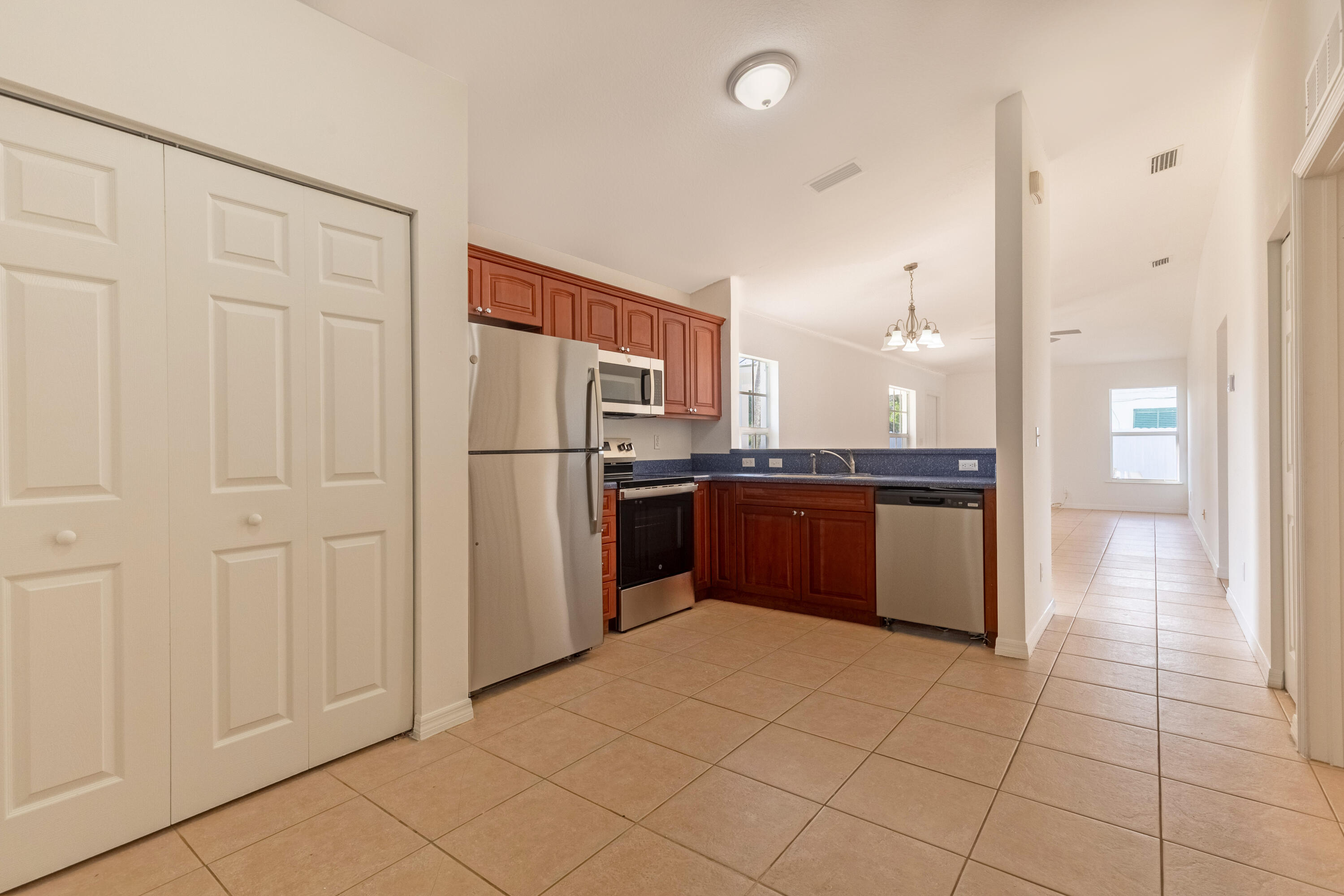 5060 Se Ebbtide Avenue Property Photo 7