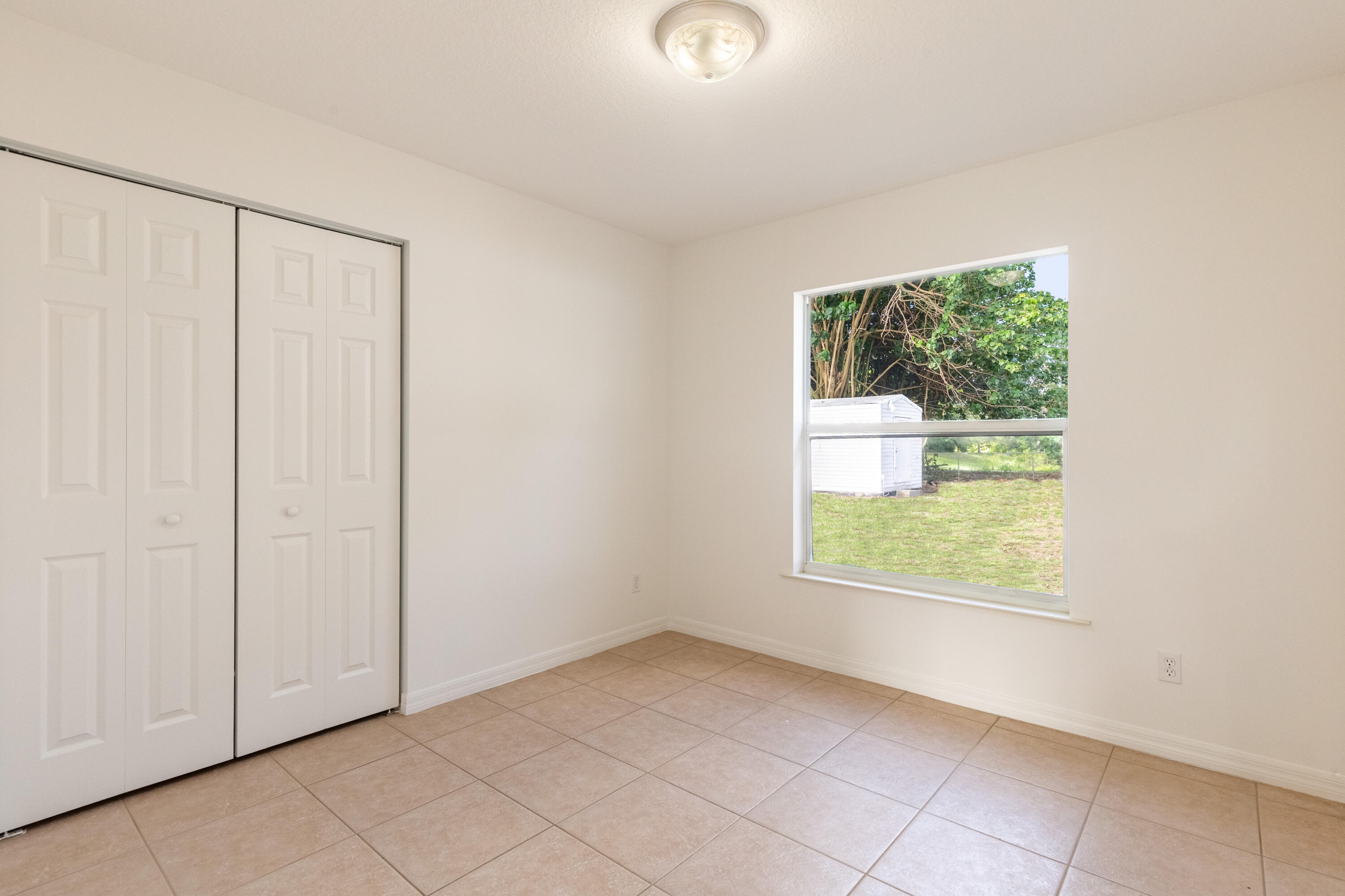 5060 Se Ebbtide Avenue Property Photo 13
