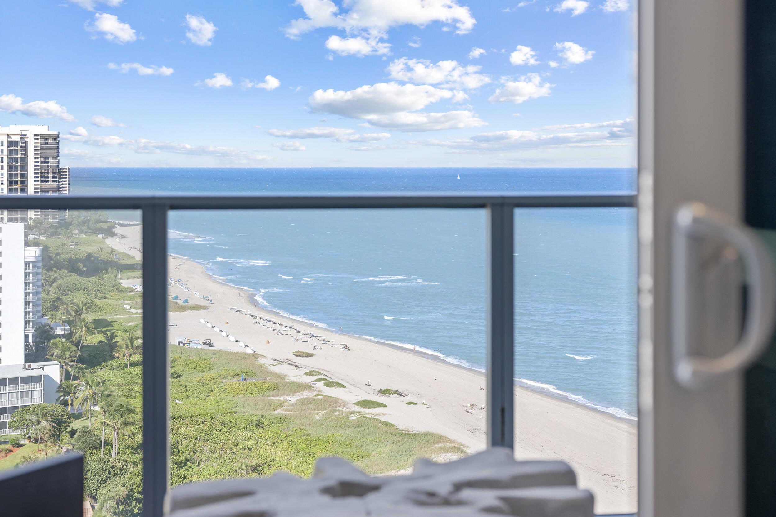 3100 N Ocean Drive H-1702 Property Photo 4