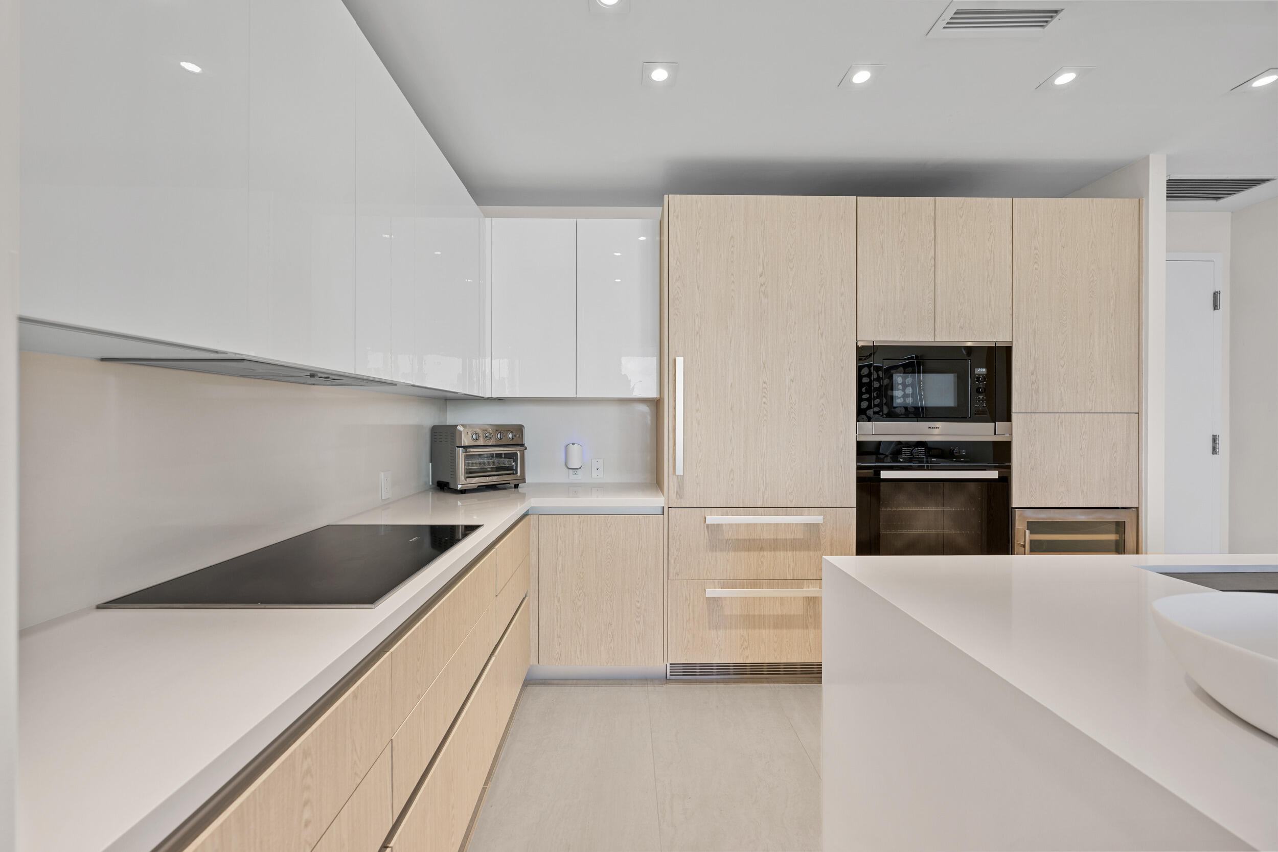 3100 N Ocean Drive H-1702 Property Photo 11