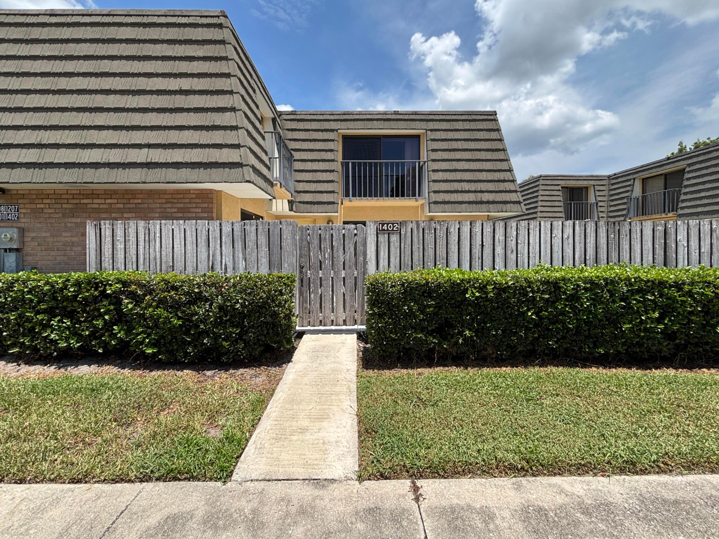 1402 14th Way Property Photo 1