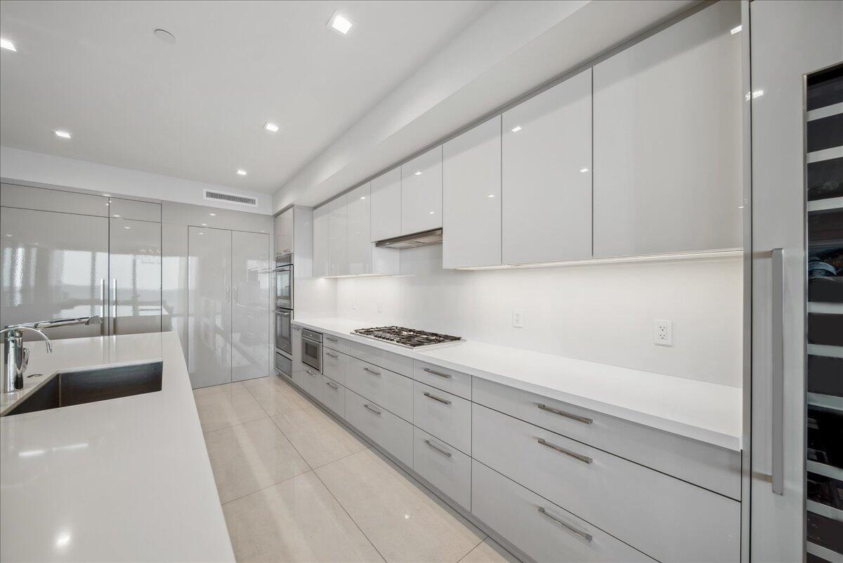 5000 N Ocean Drive 603 Property Photo 6