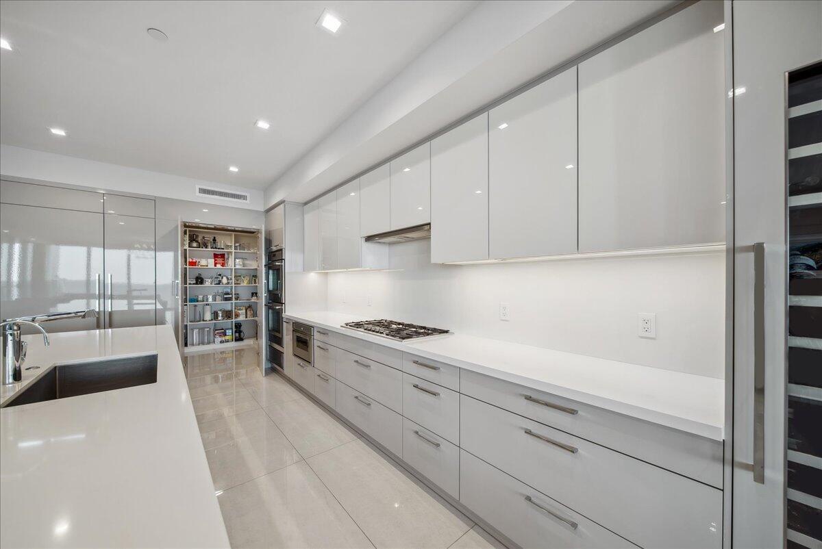 5000 N Ocean Drive 603 Property Photo 7