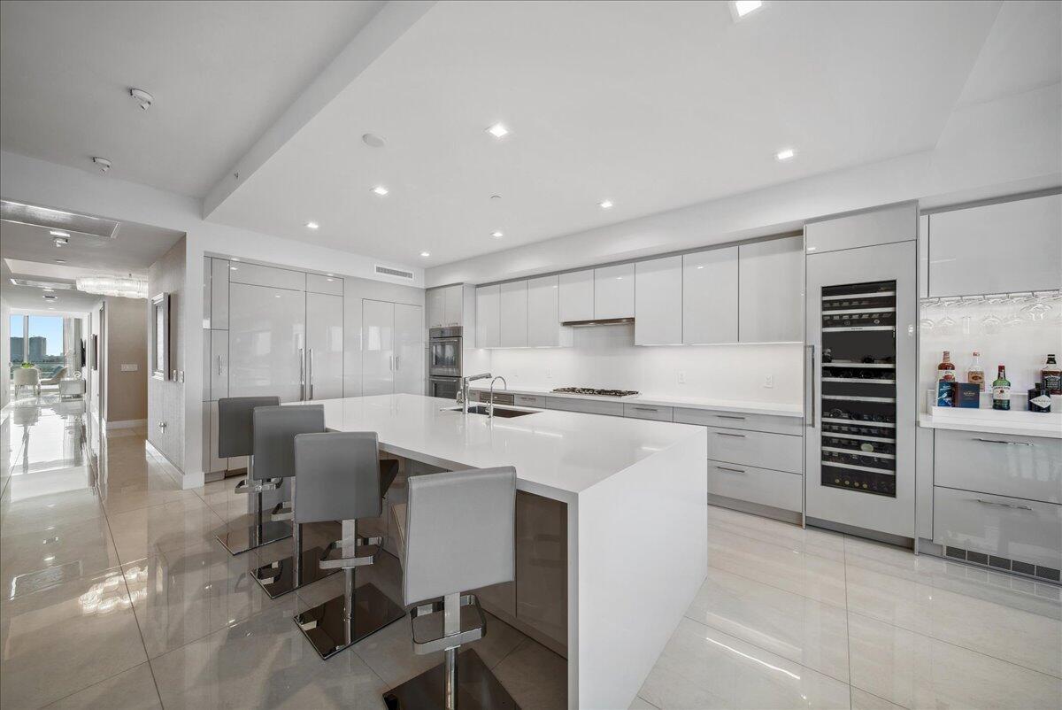 5000 N Ocean Drive 603 Property Photo 9