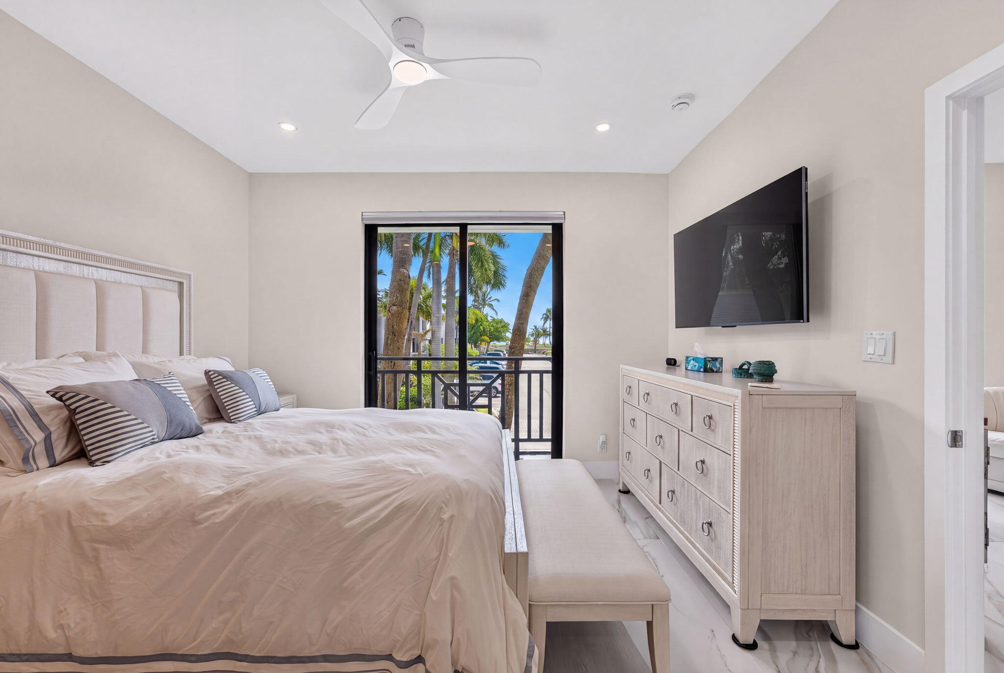 1555 S Ocean Lane 274 Property Photo 15