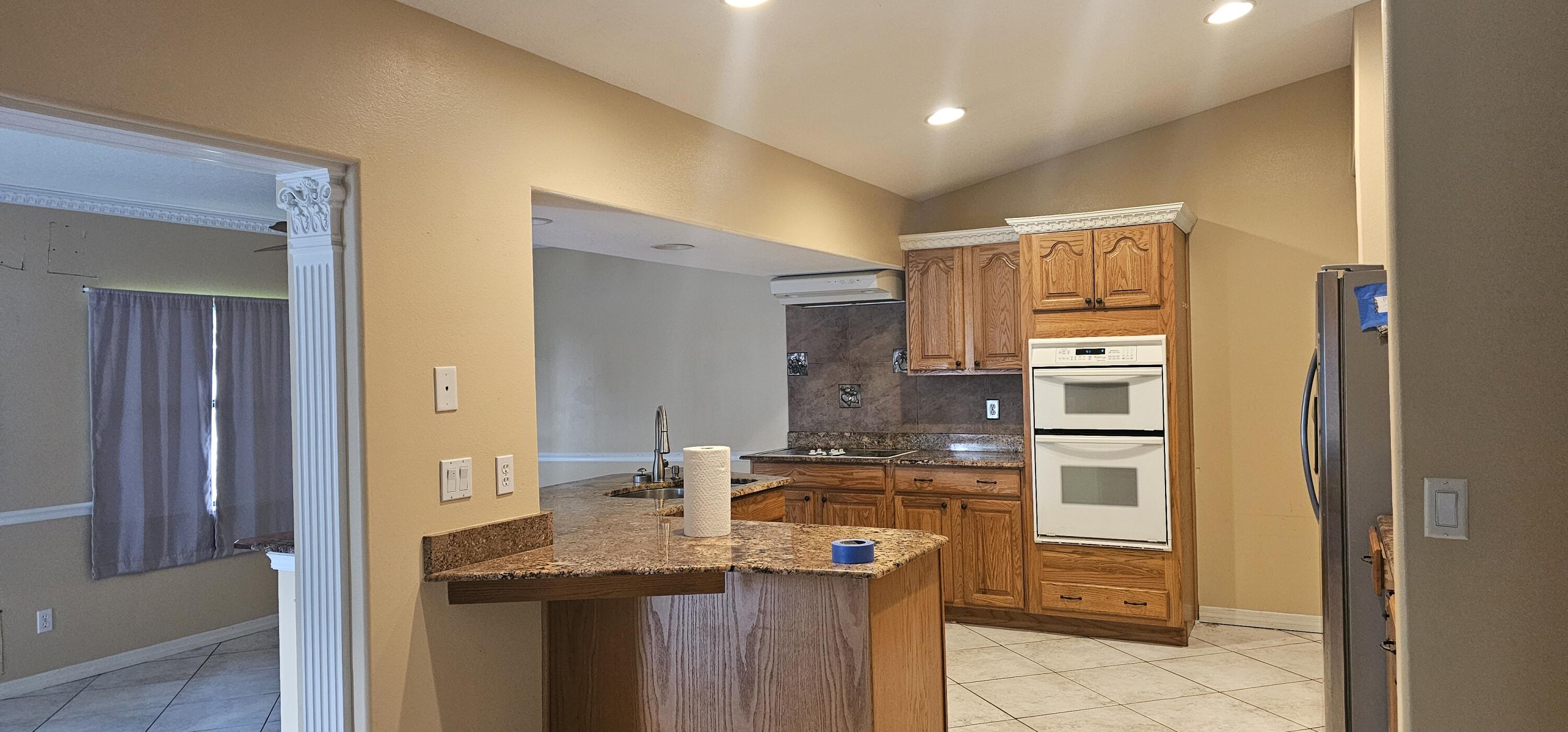 1073 Sw Canary Terrace Property Photo 6
