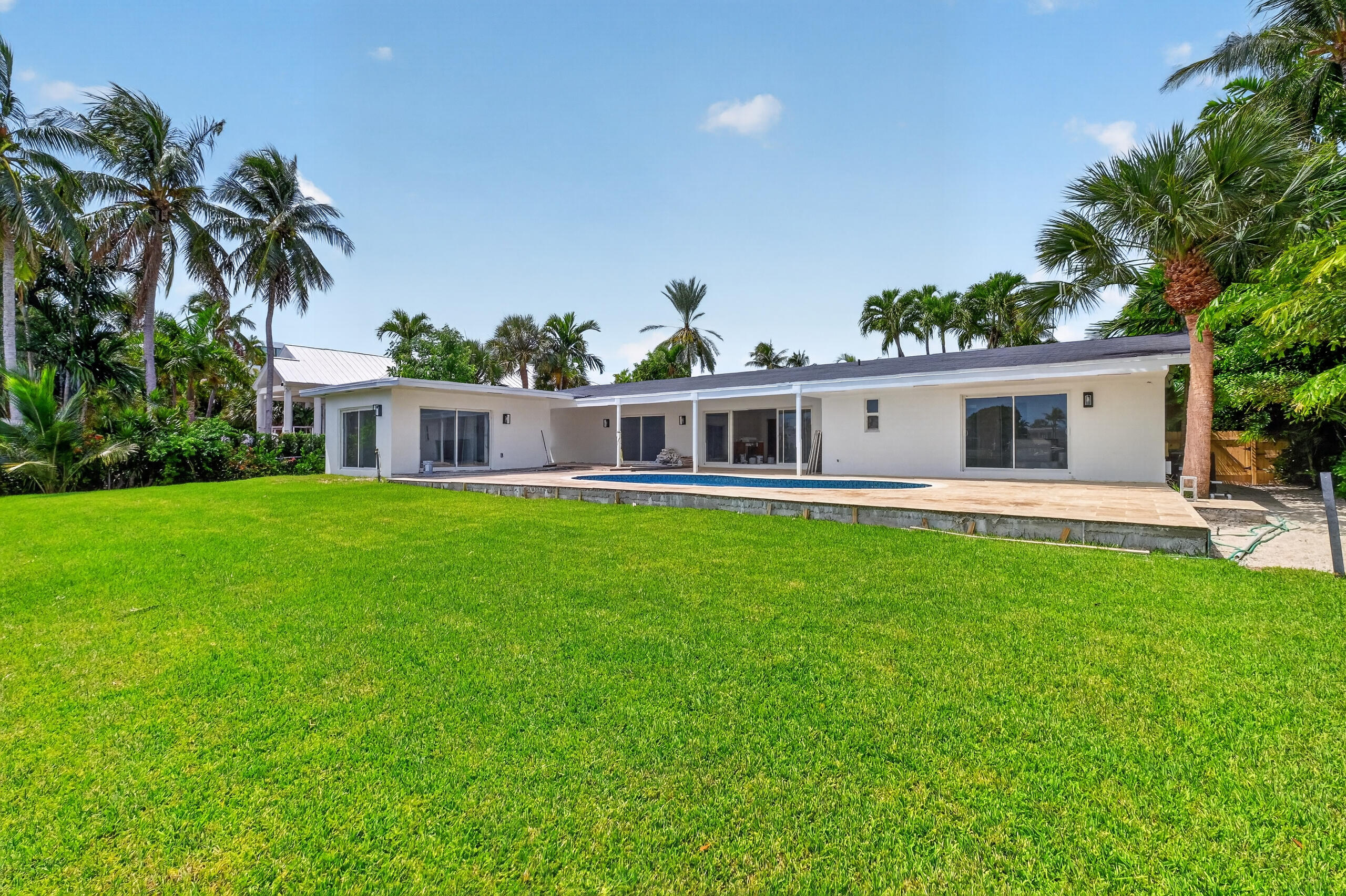 631 N Mashta Drive Property Photo 4