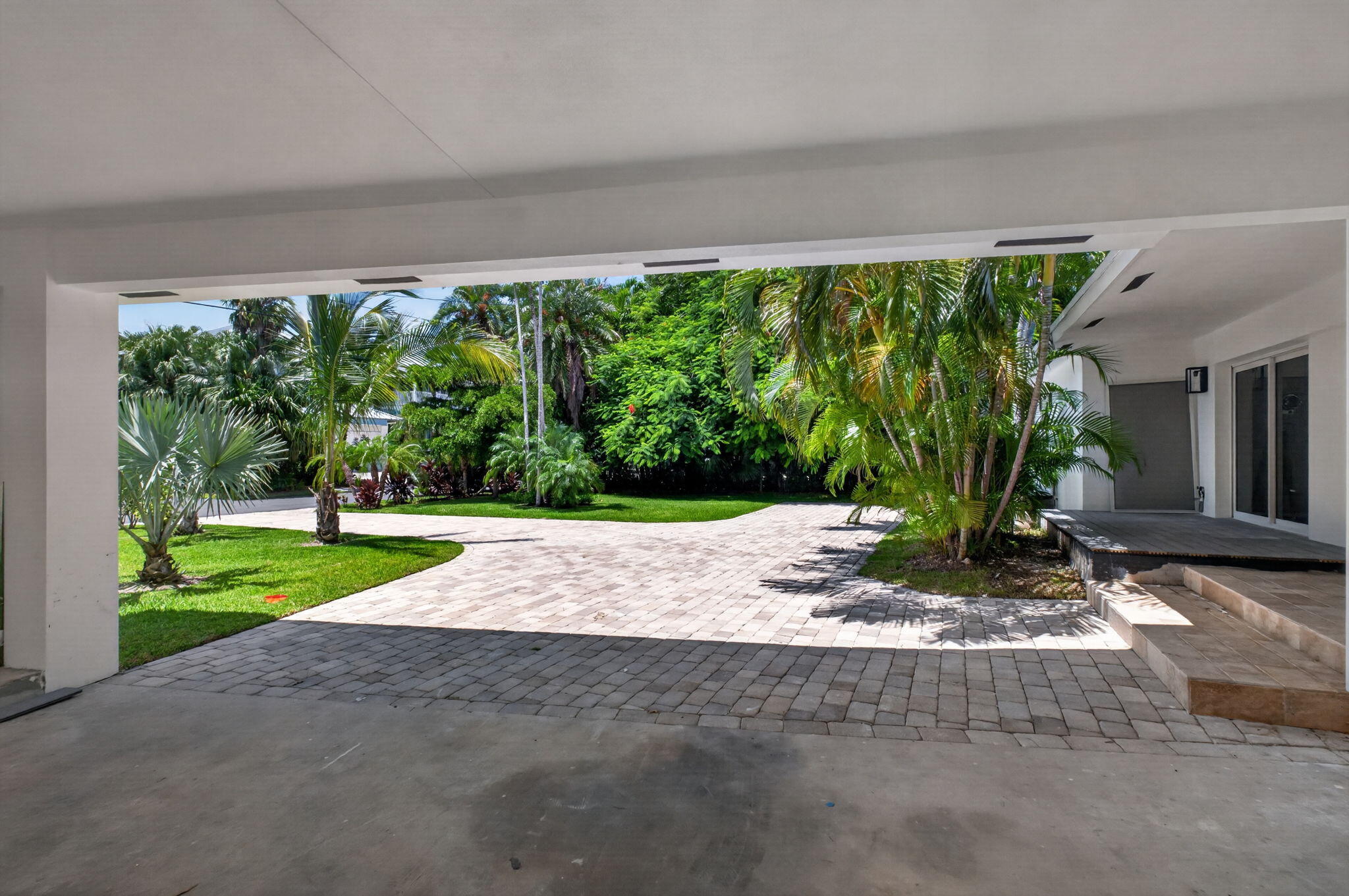 631 N Mashta Drive Property Photo 11