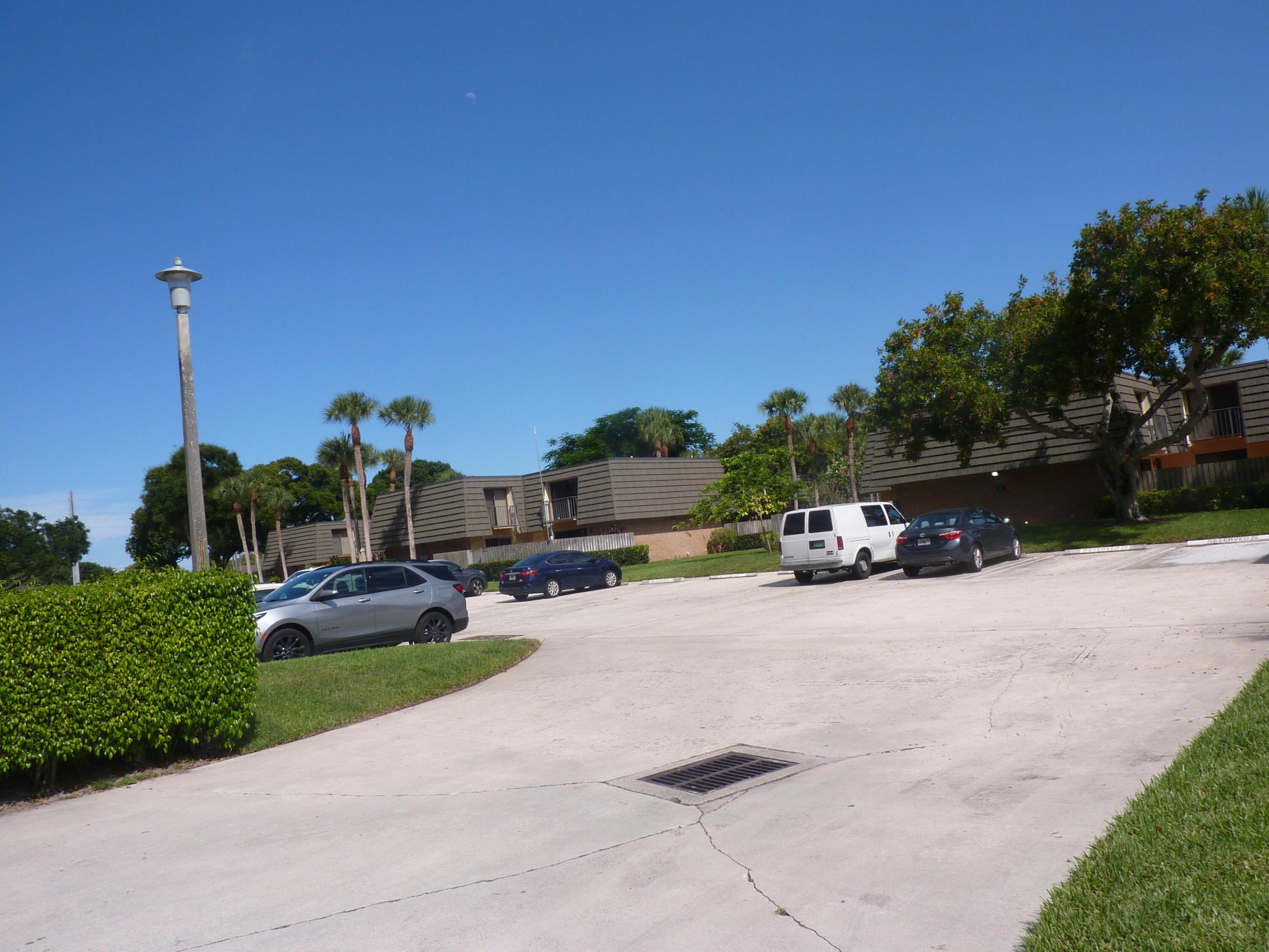 3203 32nd Way Property Photo 1