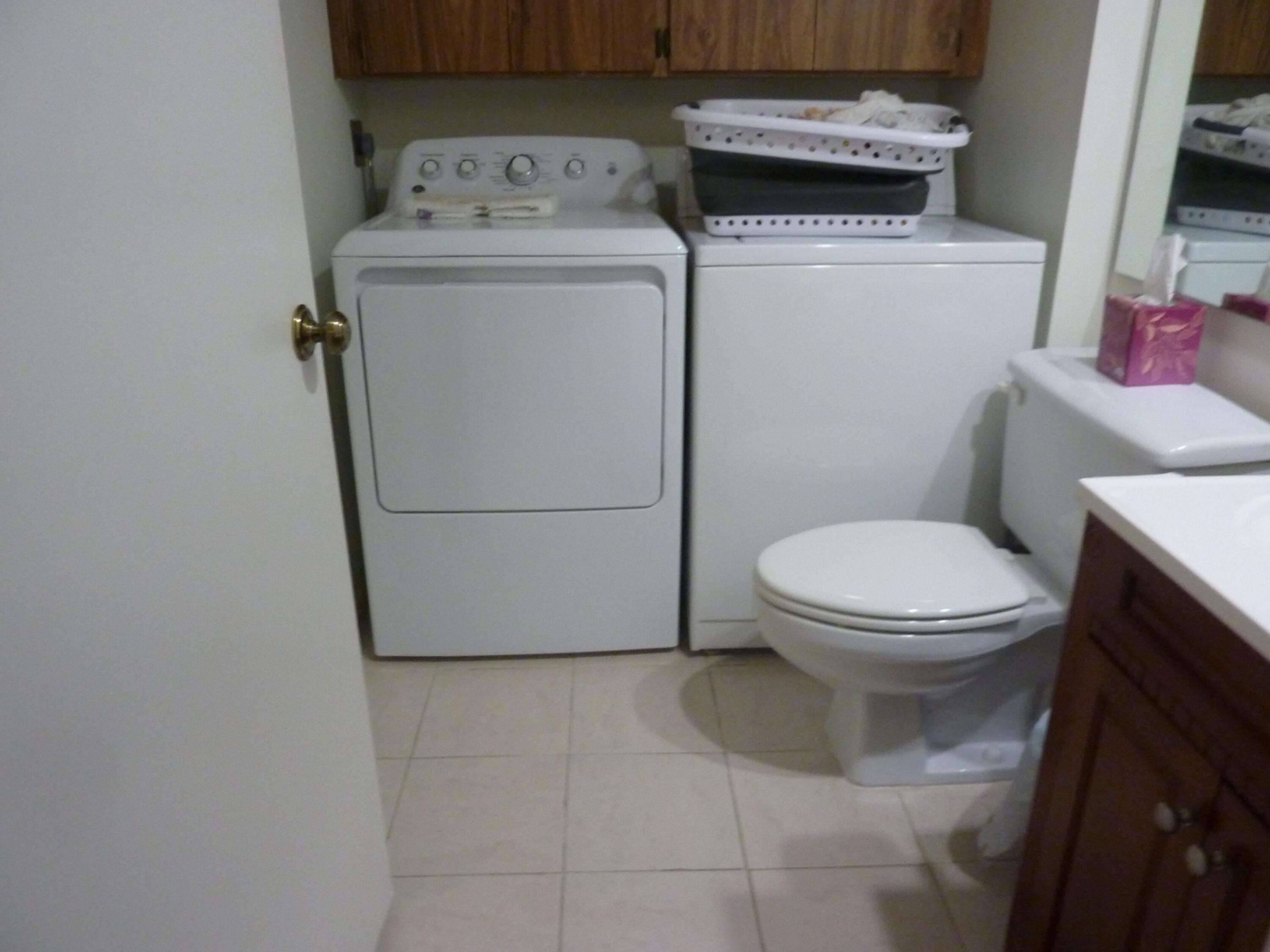3203 32nd Way Property Photo 8