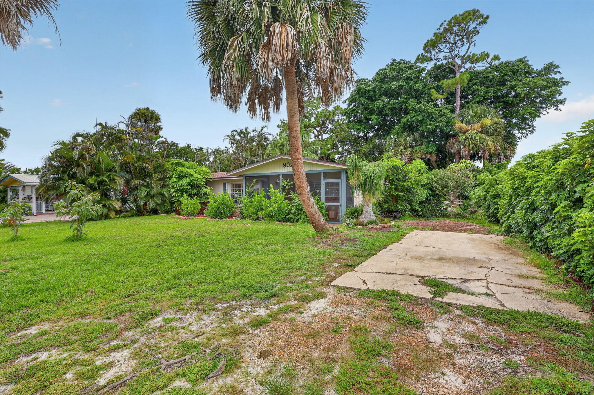 902 Se Ocean Avenue Property Photo 4