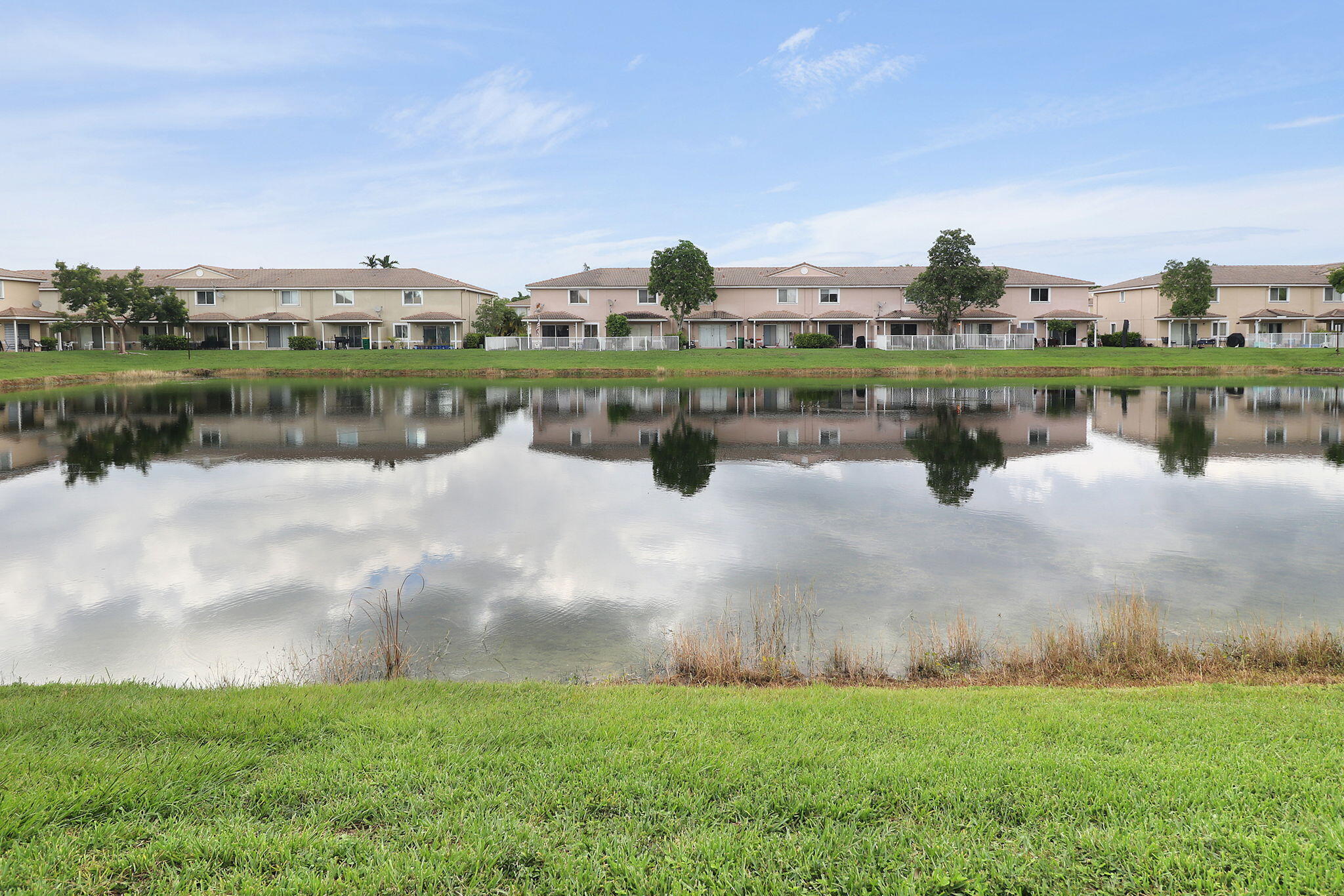 5930 Royal Way Property Photo 3