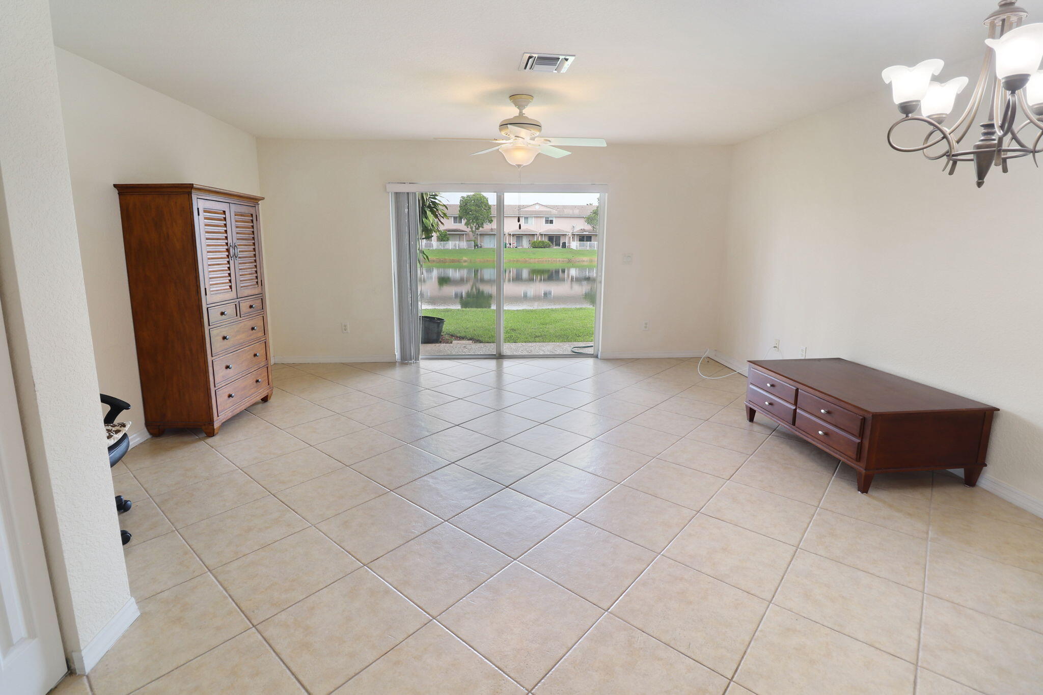 5930 Royal Way Property Photo 9