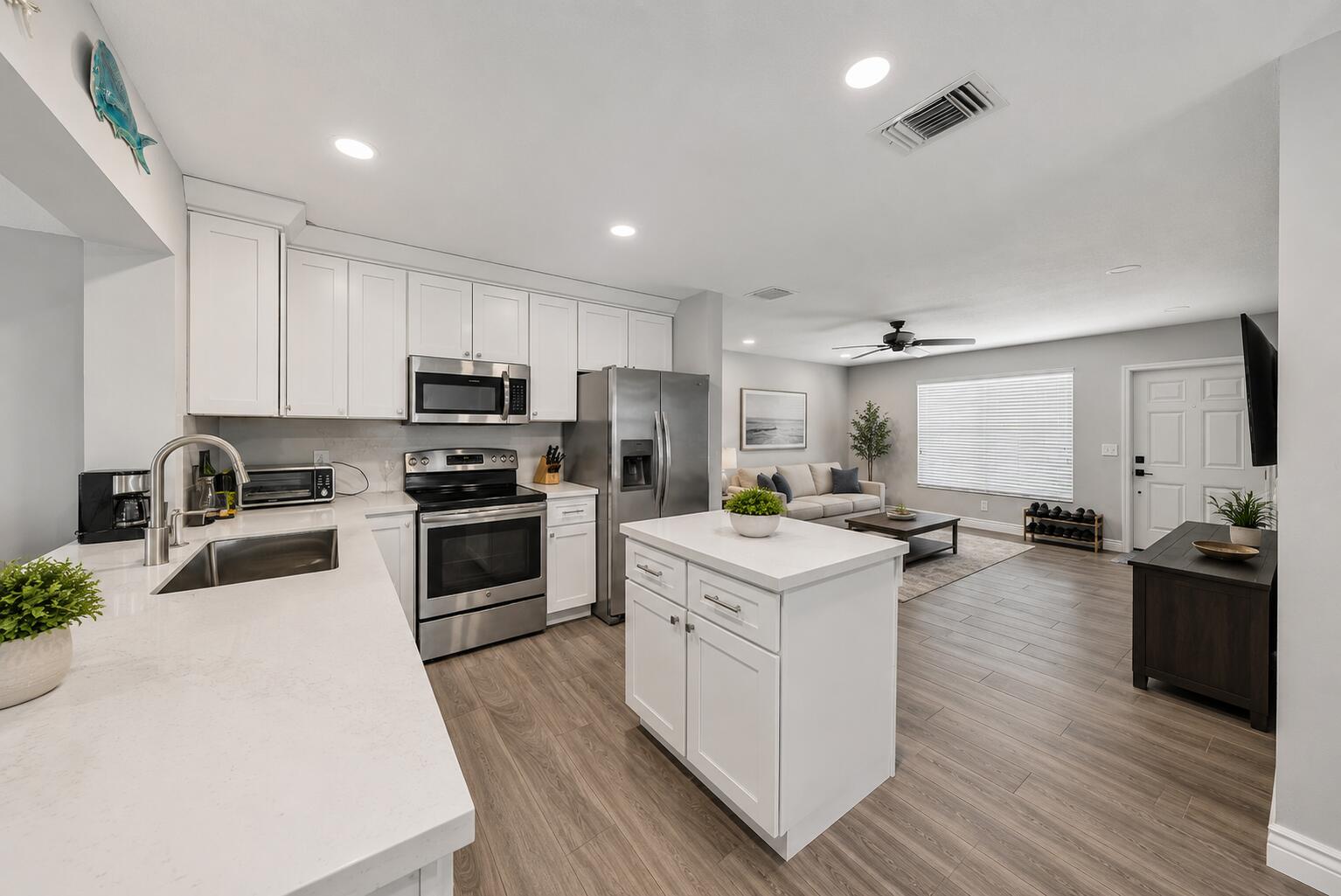 121 Ne 55th Street Property Photo 3