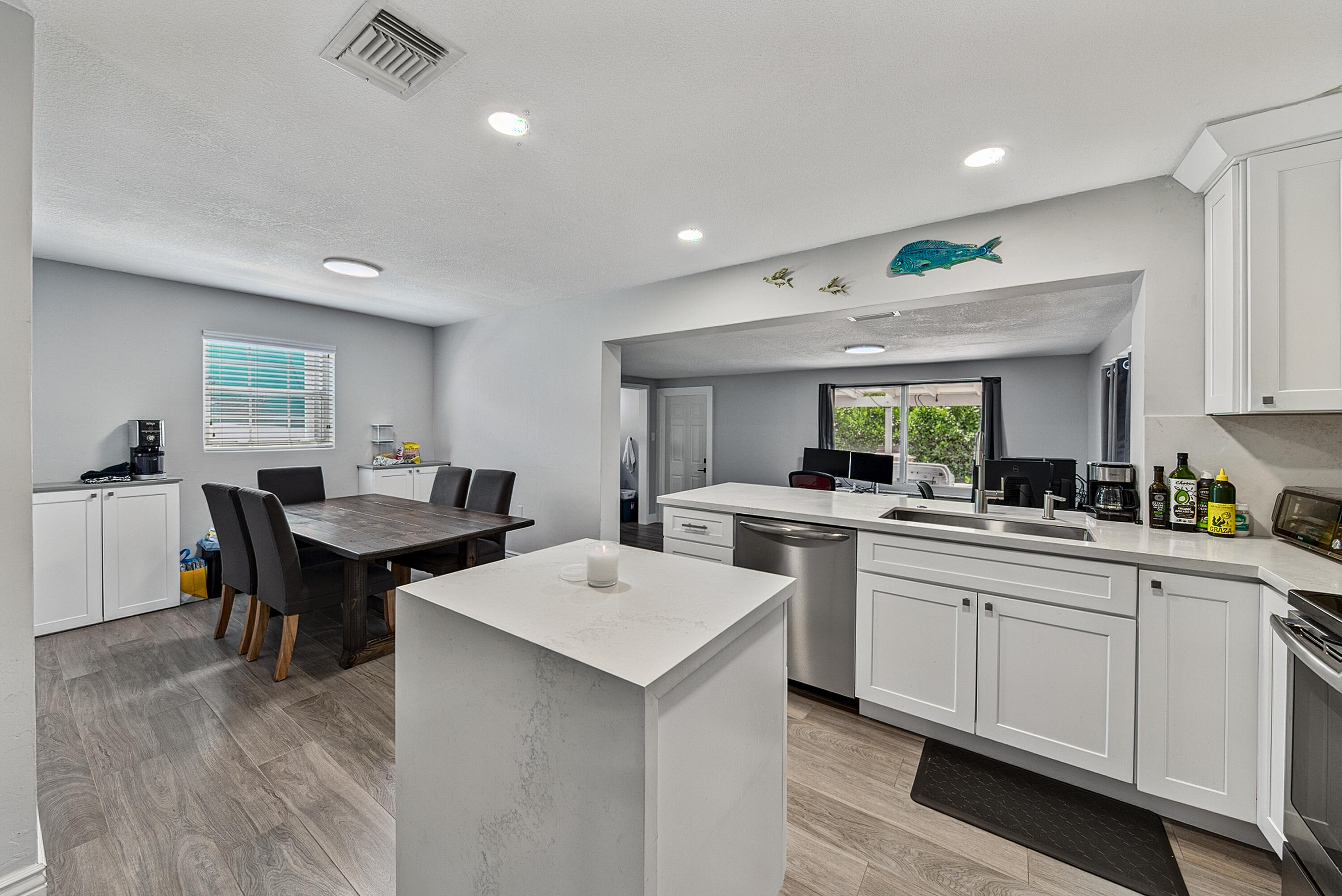 121 Ne 55th Street Property Photo 4