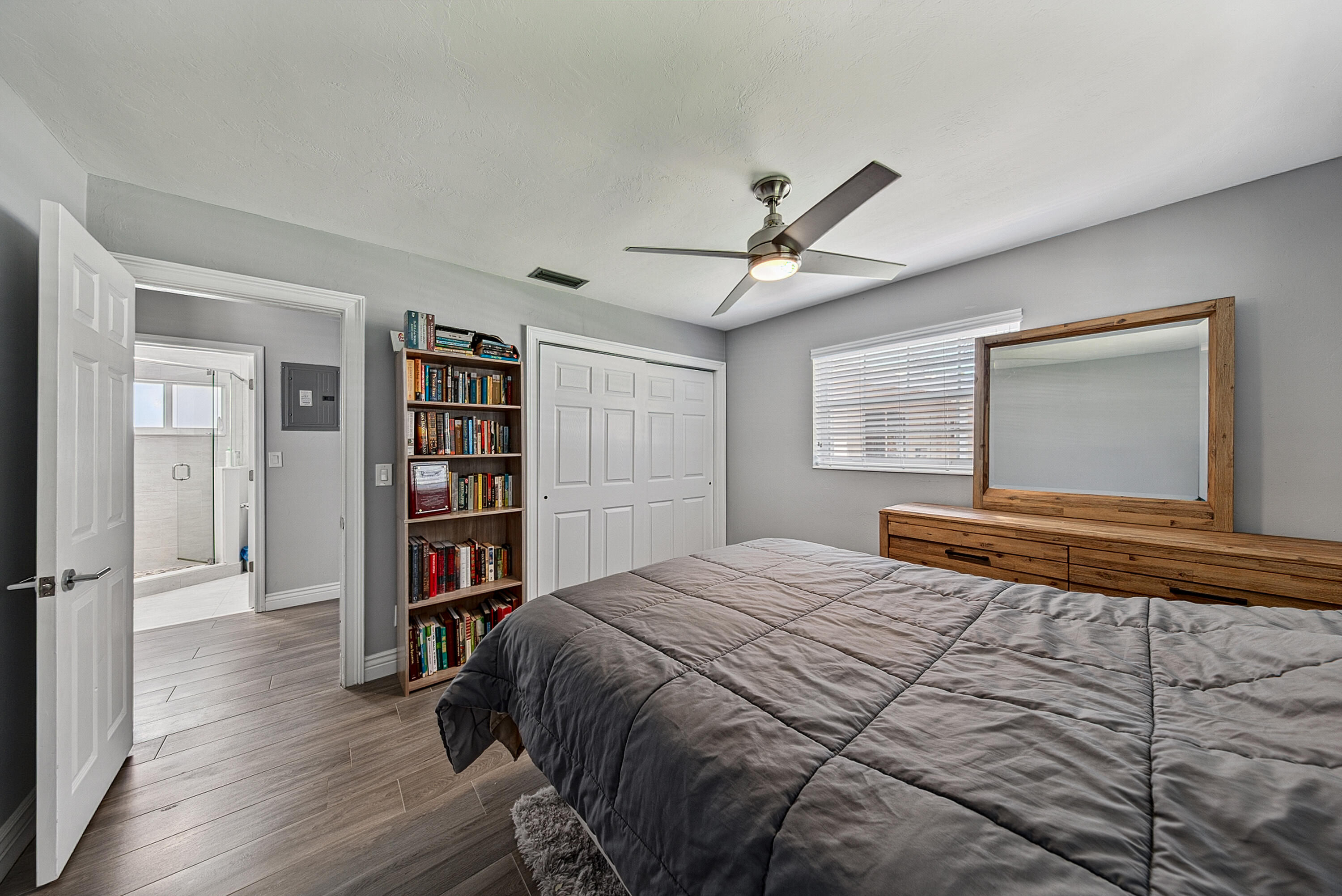 121 Ne 55th Street Property Photo 6