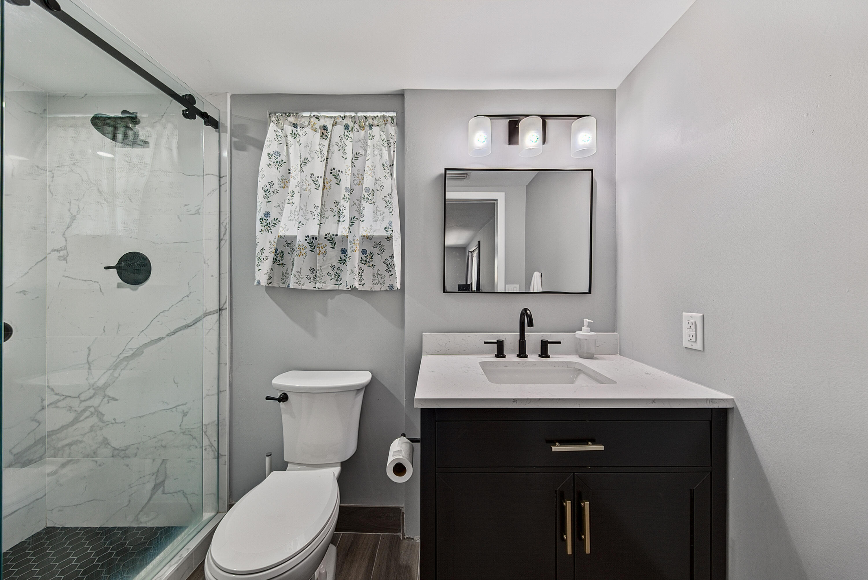 121 Ne 55th Street Property Photo 10