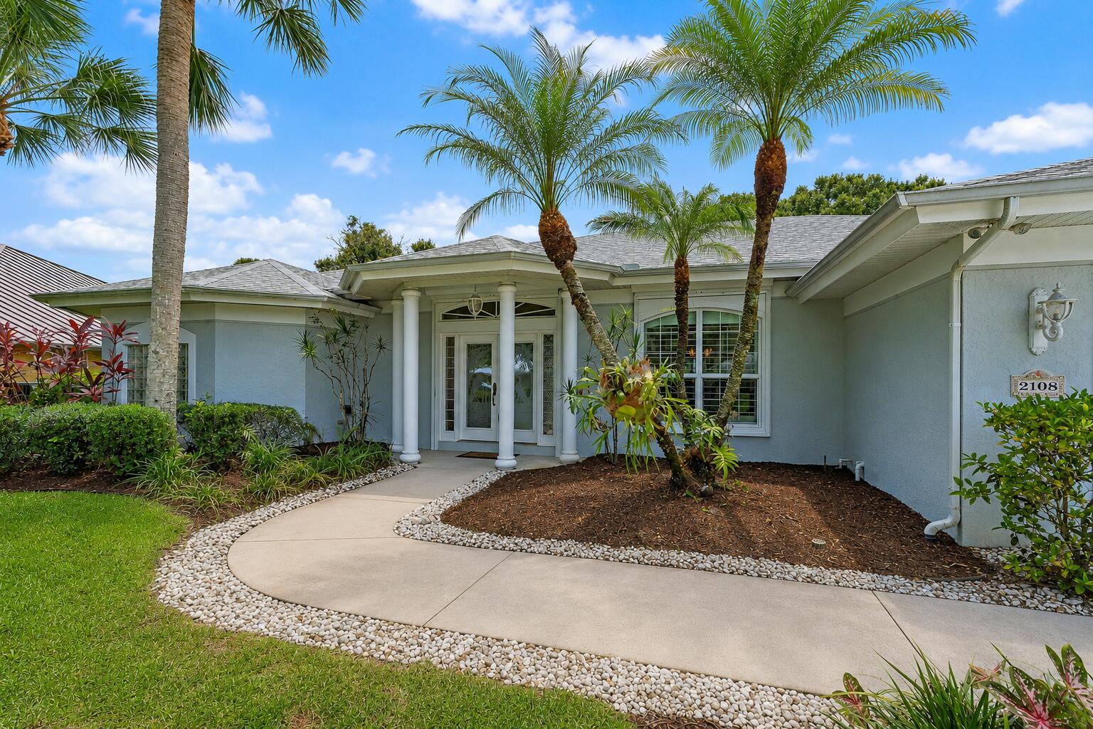 2108 Sw Oakwater Point Property Photo 2