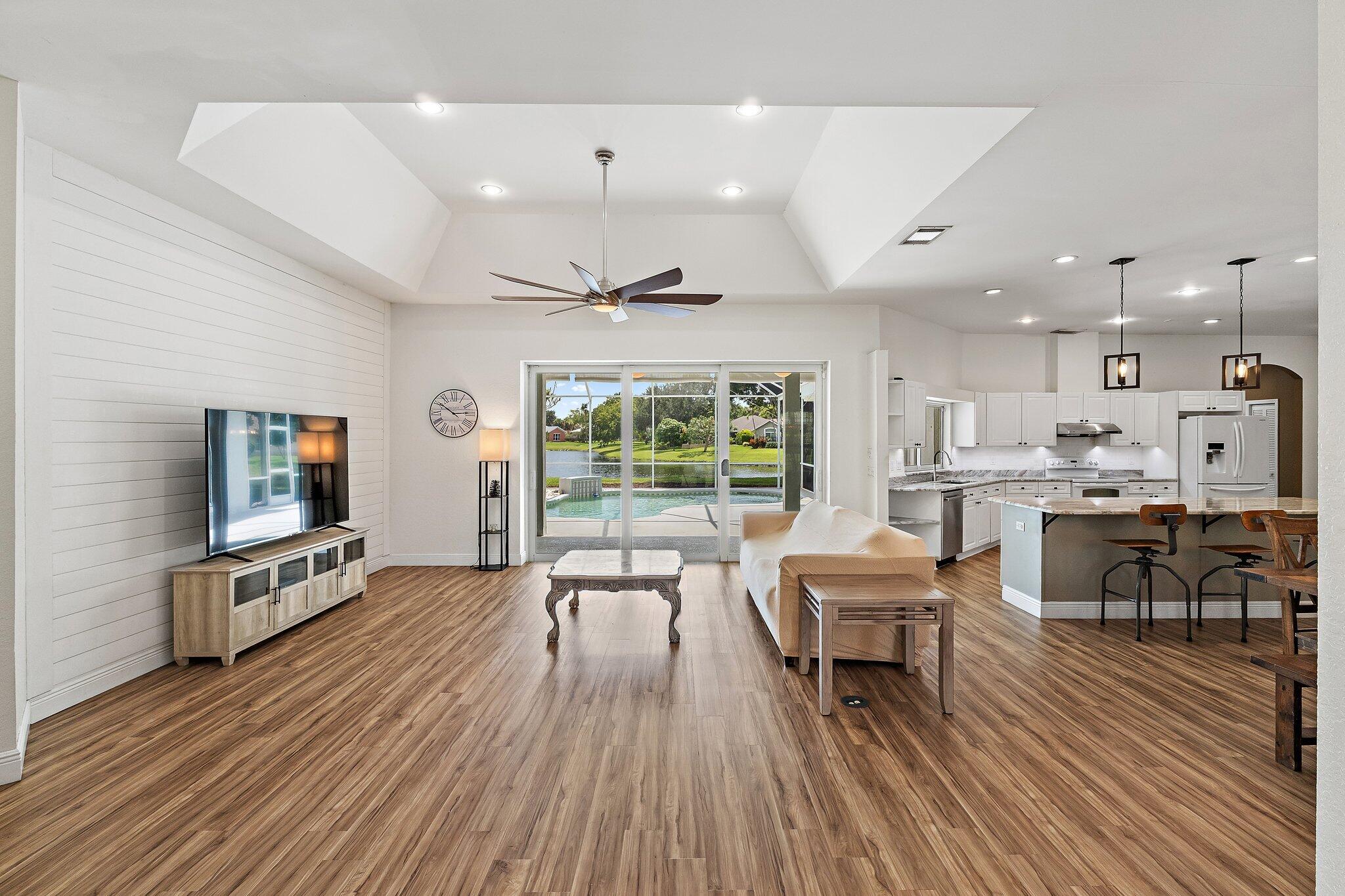 2108 Sw Oakwater Point Property Photo 12
